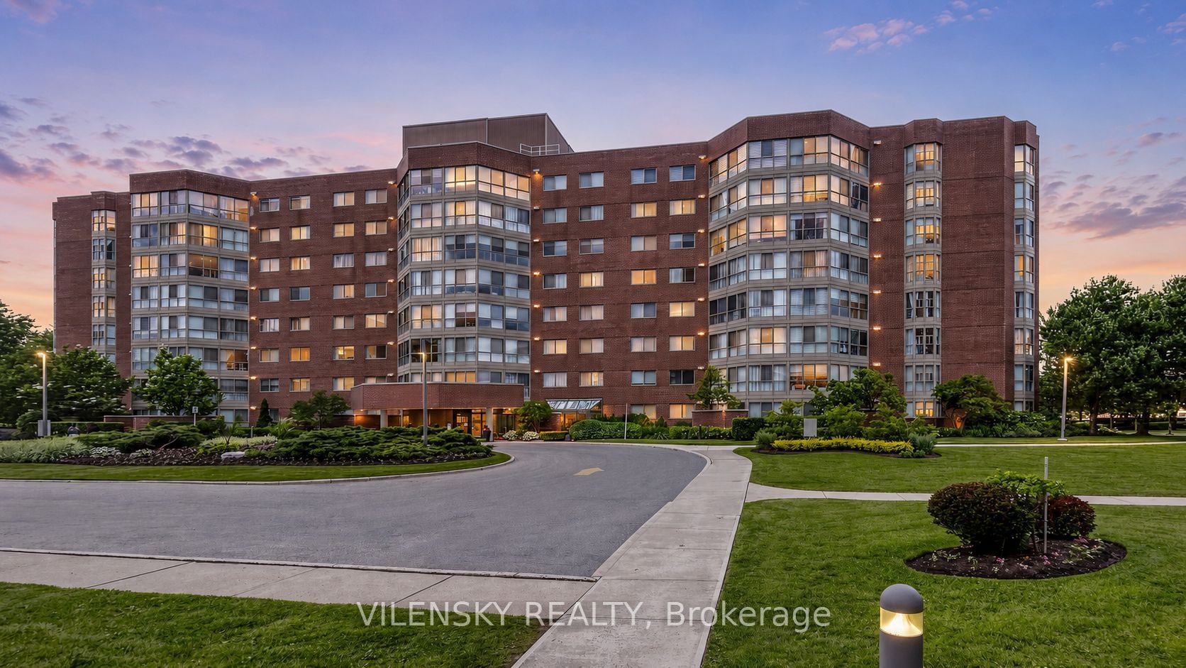 5 Weldrick Road W 506, Richmond Hill, ON L4C 8S9