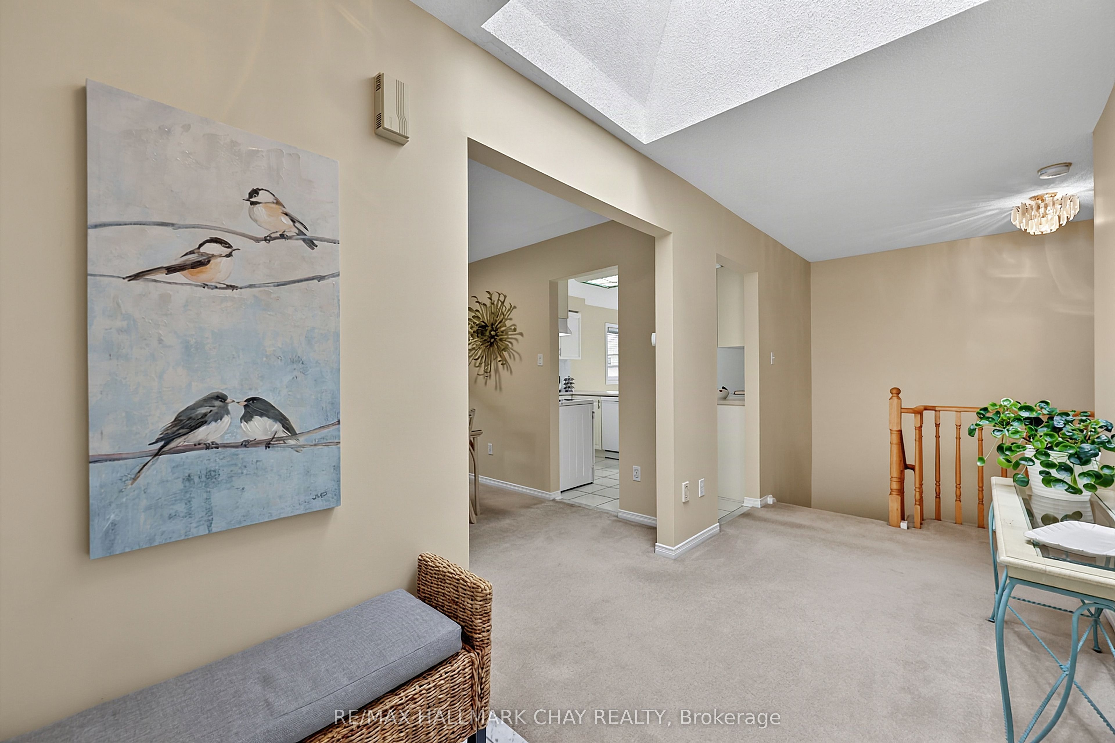 207 Melbourne Drive, Bradford West Gwillimbury, ON L3Z 2Y8 photo 3