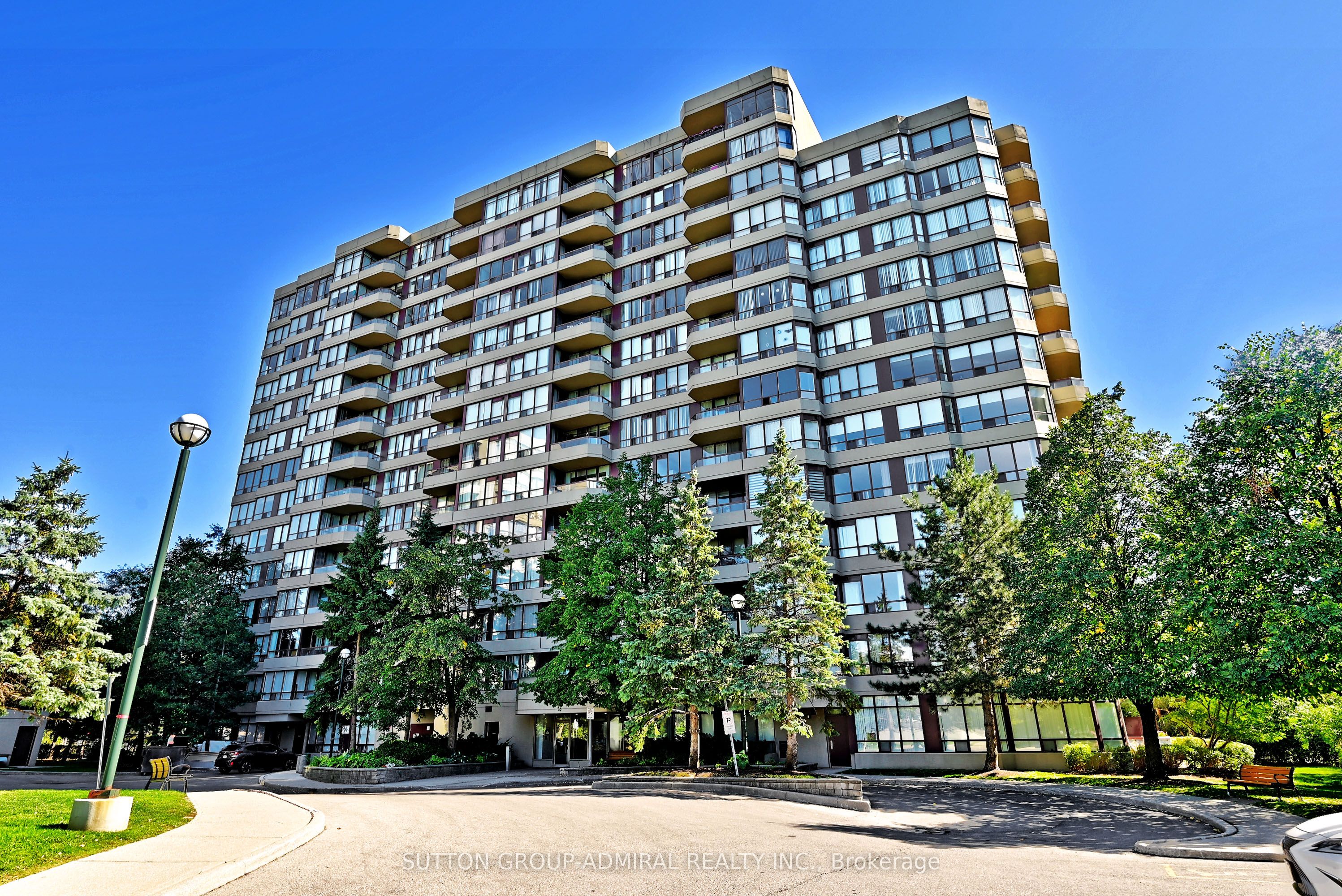 91 Townsgate Drive 203, Vaughan, ON L4J 8E8