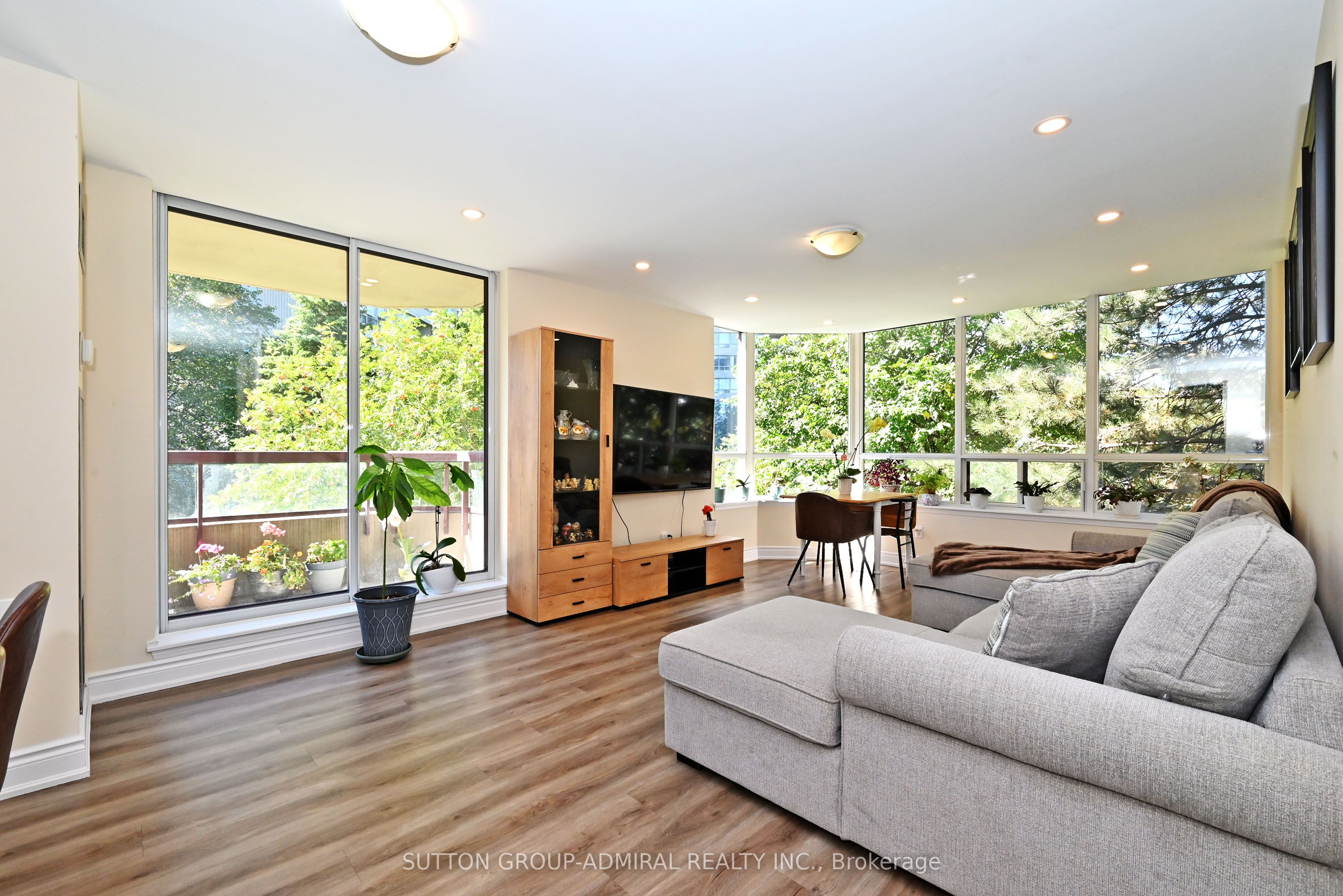 91 Townsgate Drive 203, Vaughan, ON L4J 8E8 photo 4