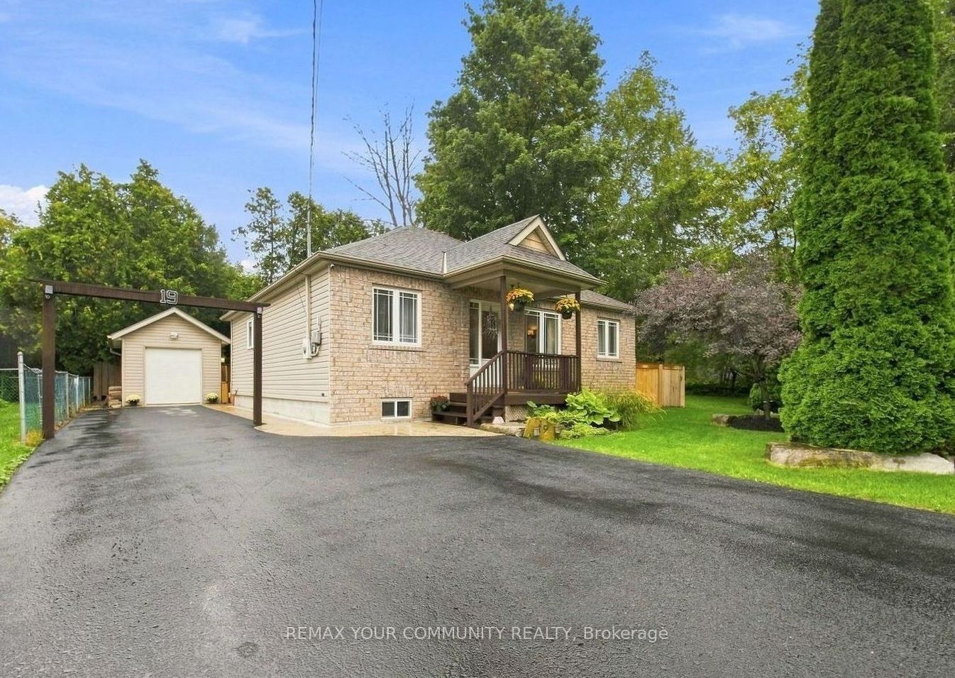 19 De Geer Street, Georgina, ON L0E 1L0 photo 3
