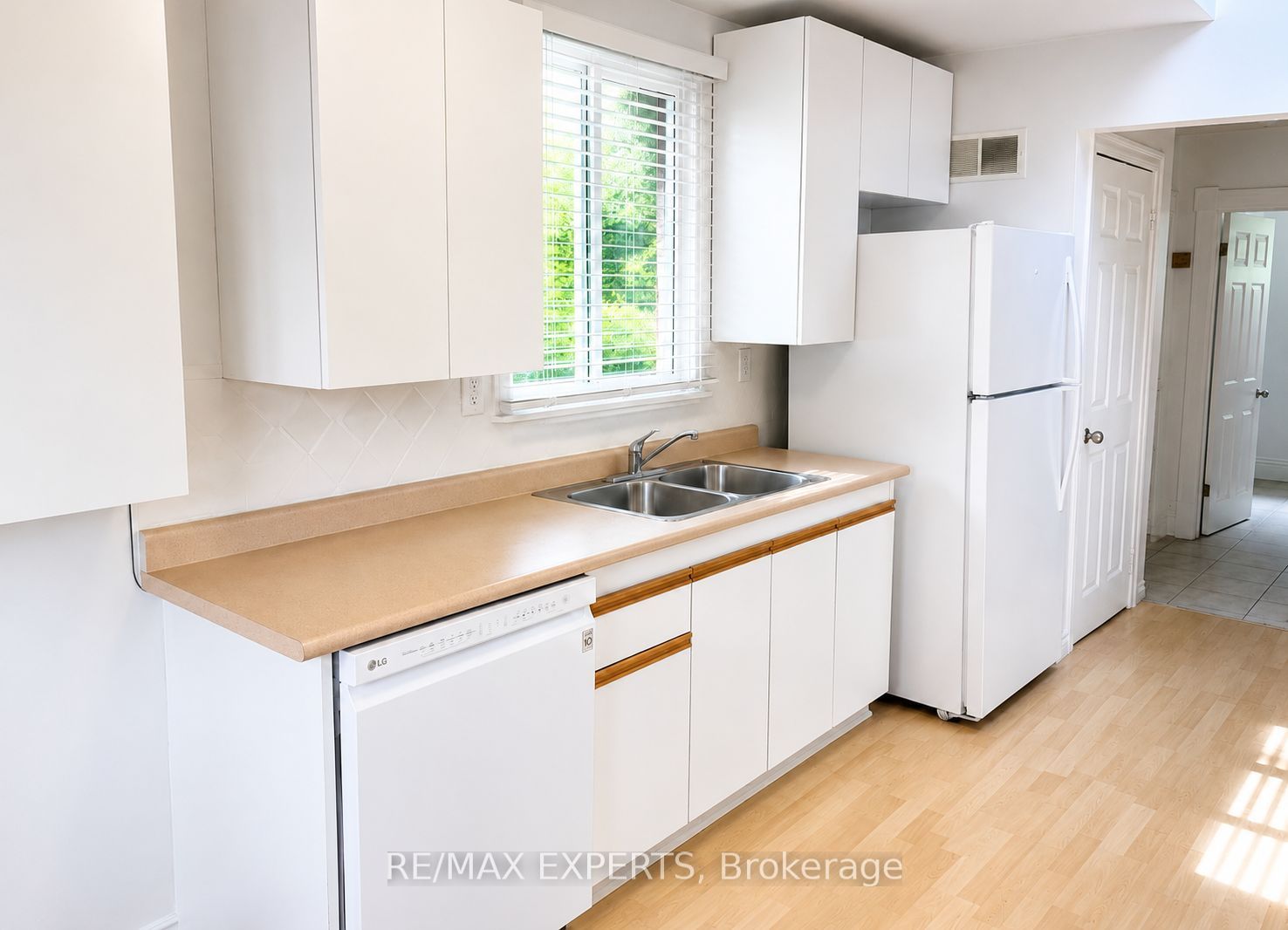 142 Riveredge Drive, Georgina, ON L4P 2P3 photo 4