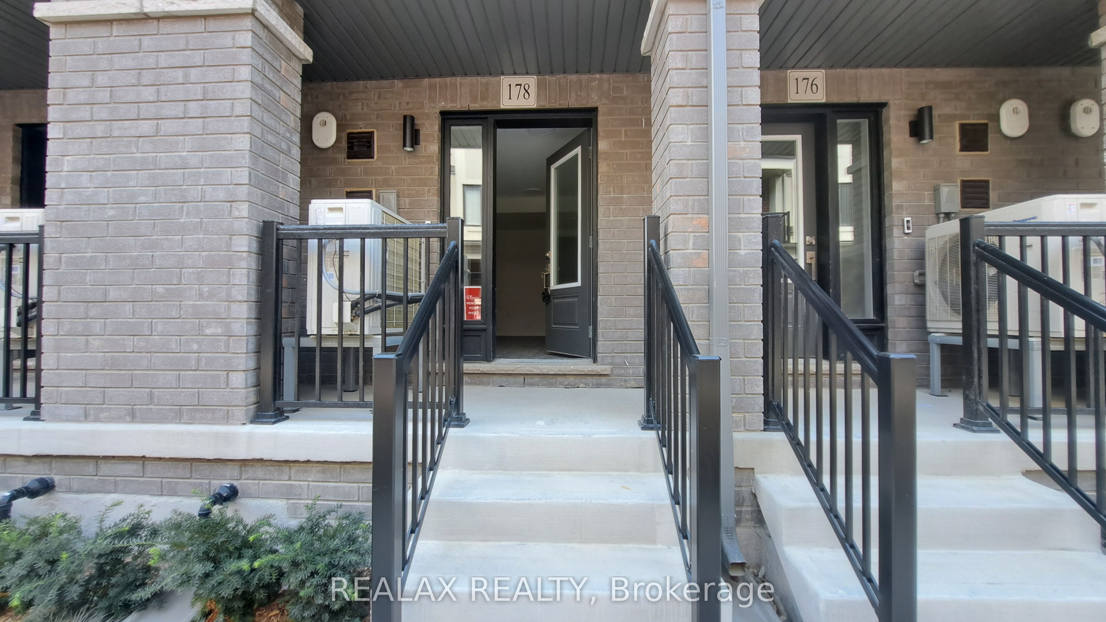 178 Matawin Lane, Richmond Hill, ON L4B 0H7 photo 3