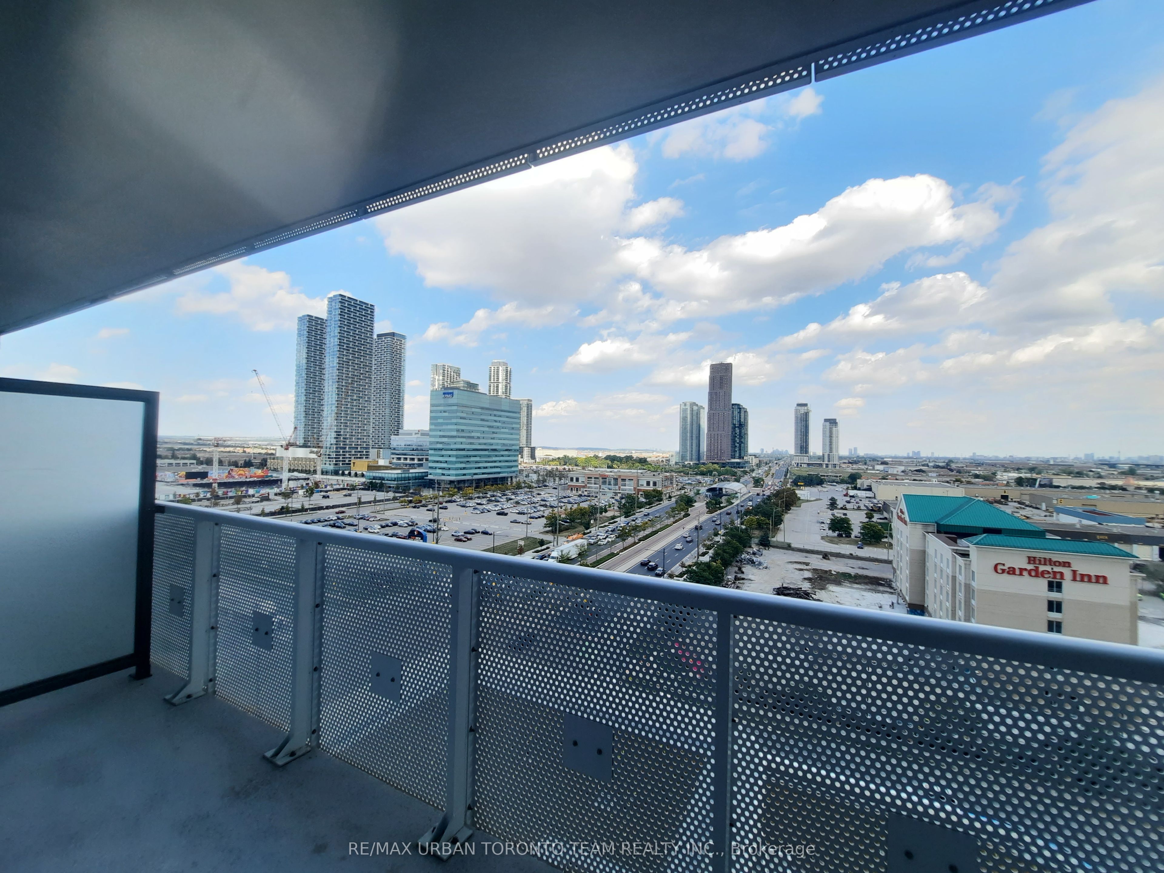 8 Interchange Way 1108, Vaughan, ON L4K 5Z7 photo 5