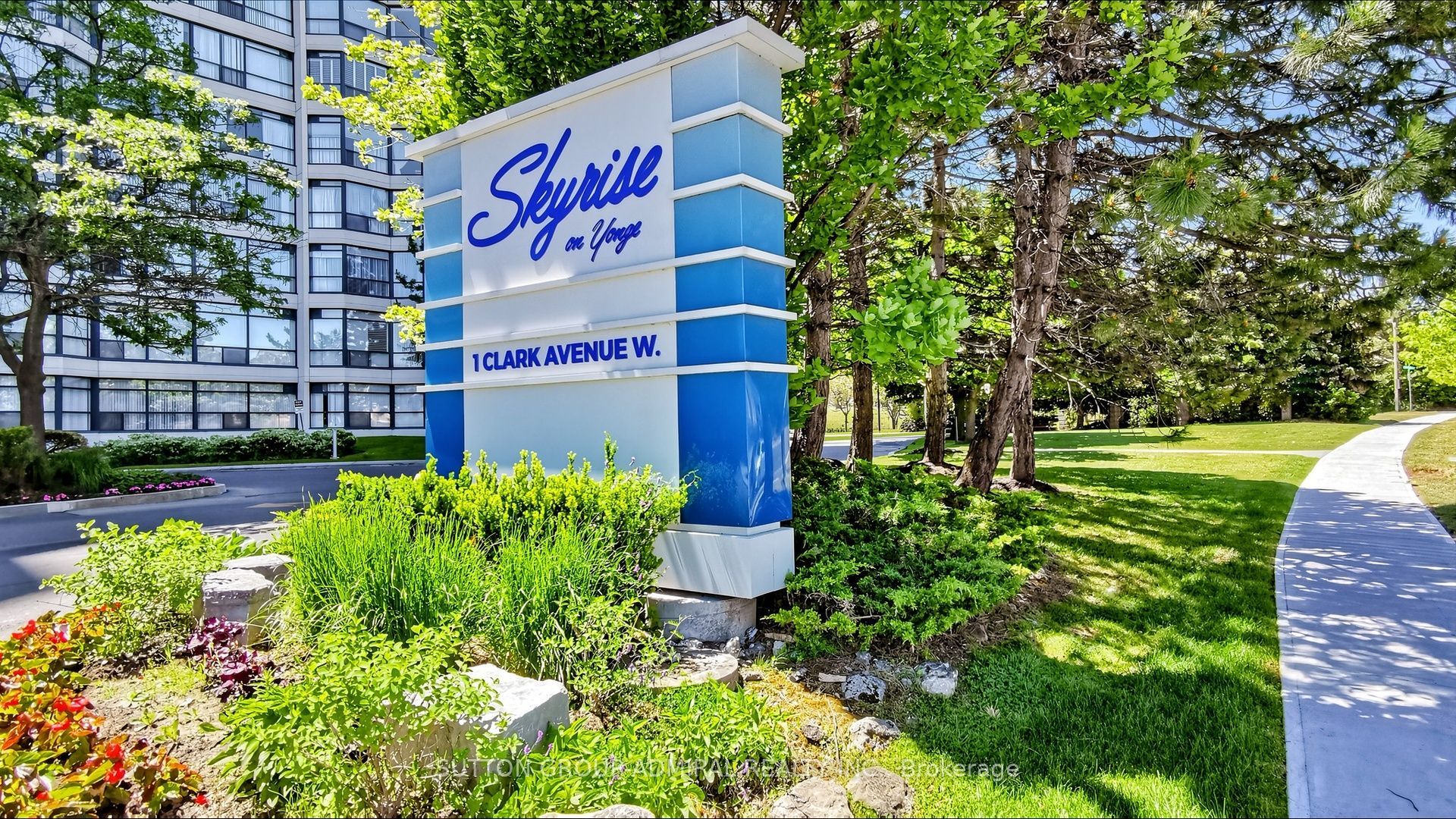 1 Clark Avenue W 701, Vaughan, ON L4J 7Y6 photo 2