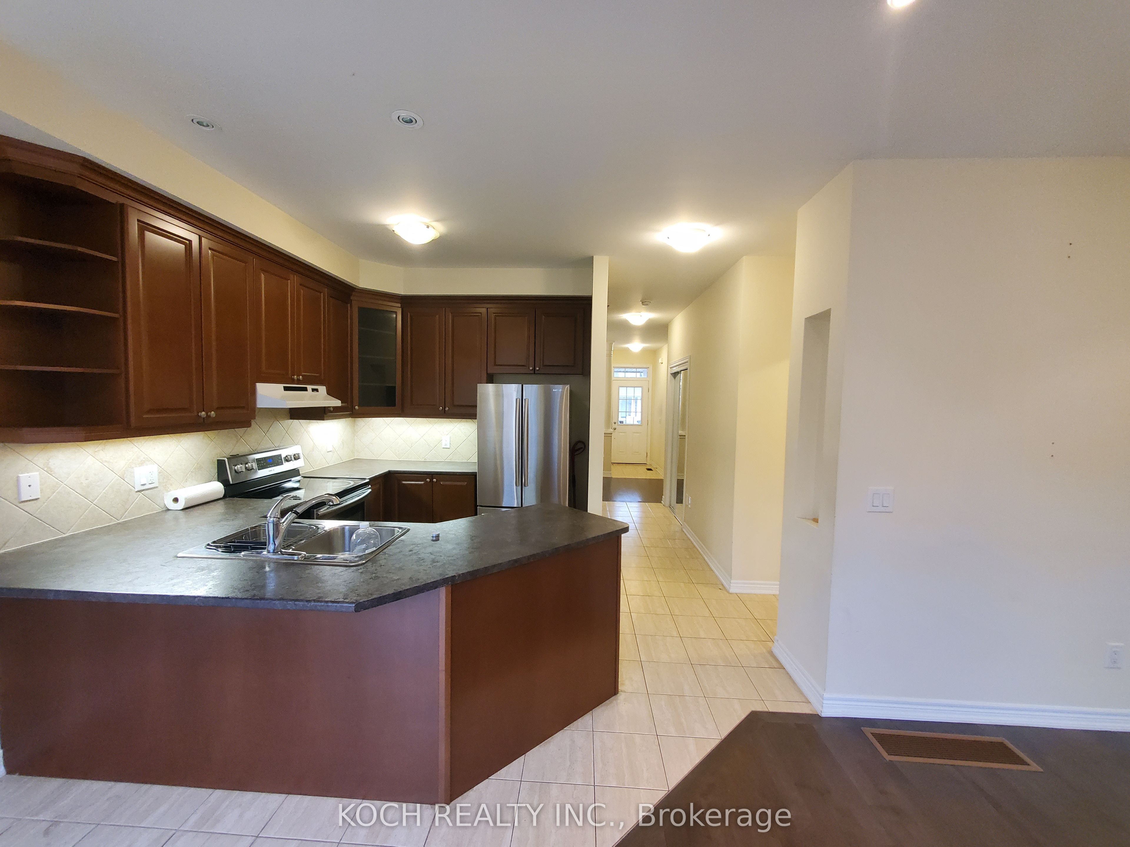 38 Thistle Avenue, Richmond Hill, ON L4E 0B8 photo 2