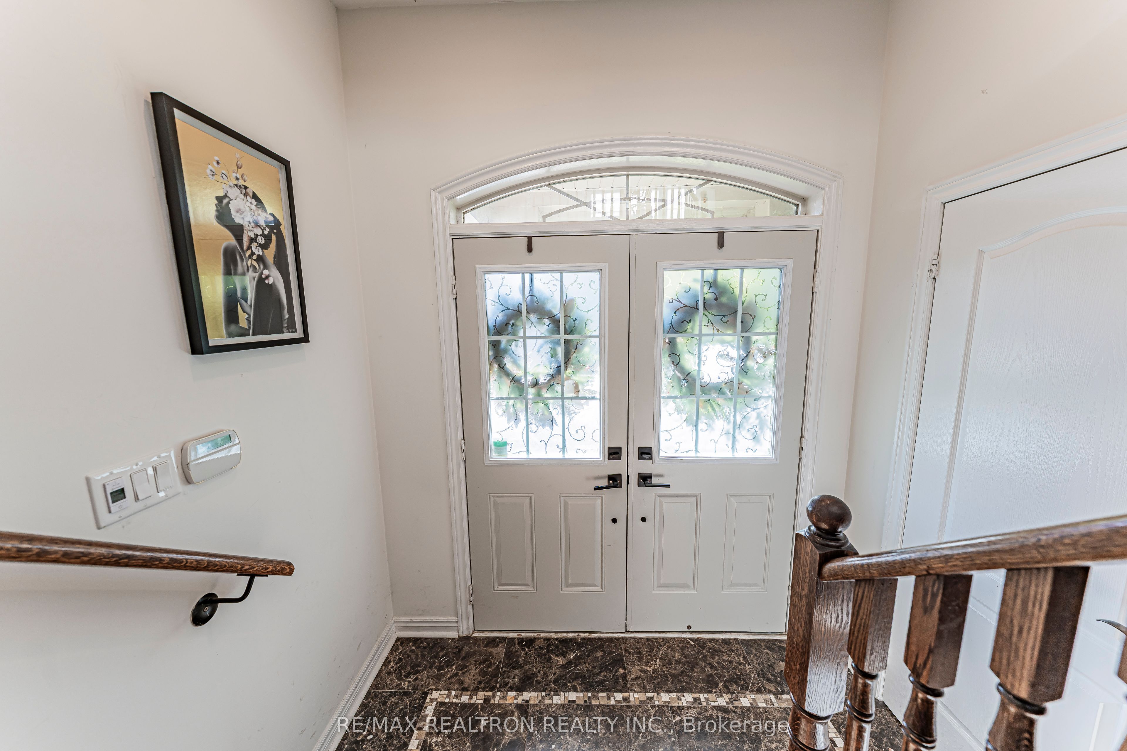 388 Kwapis Boulevard #Main, Newmarket, ON L3X 3H4 photo 2