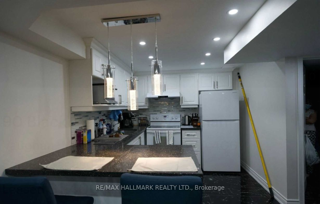 90 Black Maple Crescent, Vaughan, ON L6A 4G6 photo 2