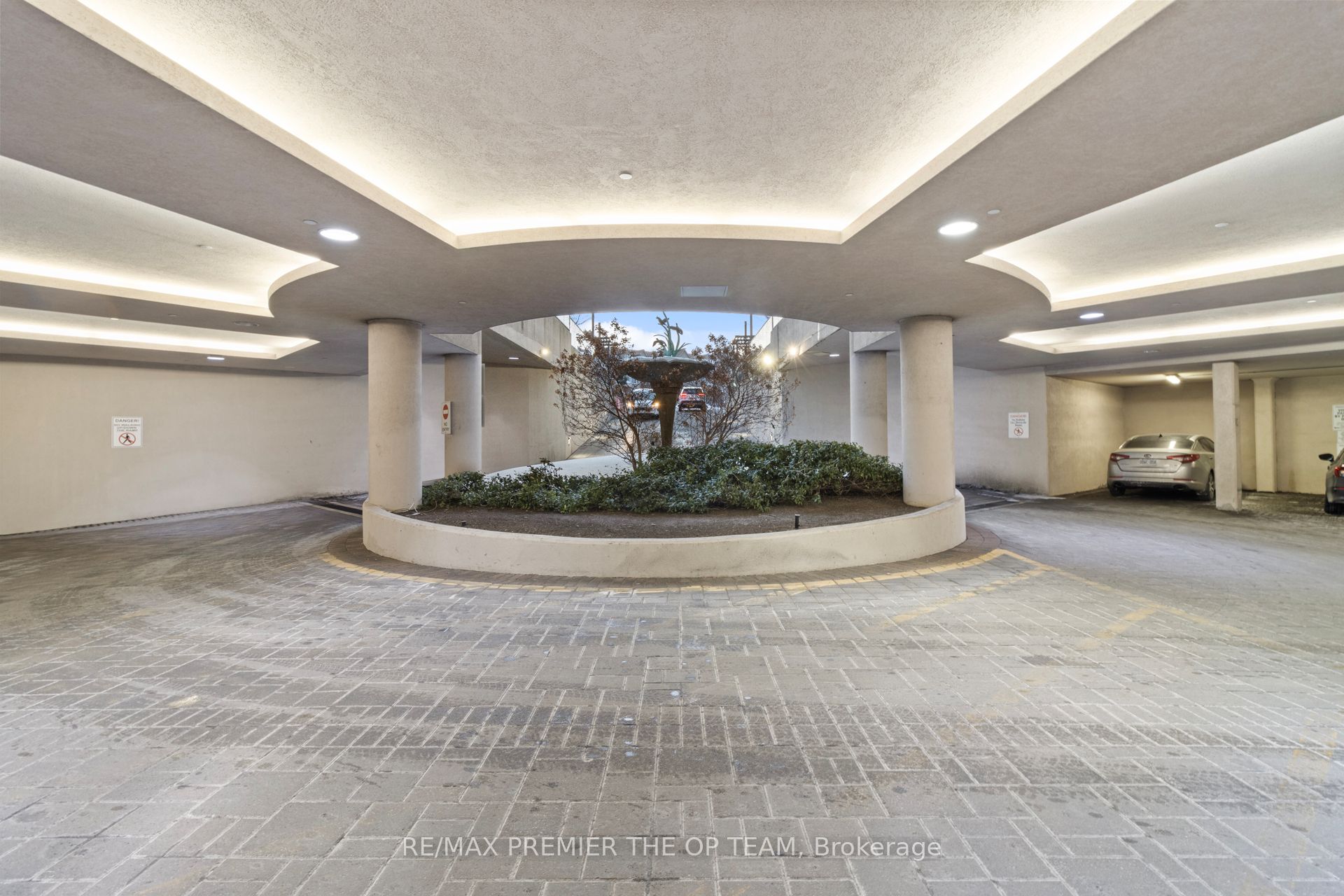23 Cox Boulevard 1077, Markham, ON L3R 7Z9 photo 3