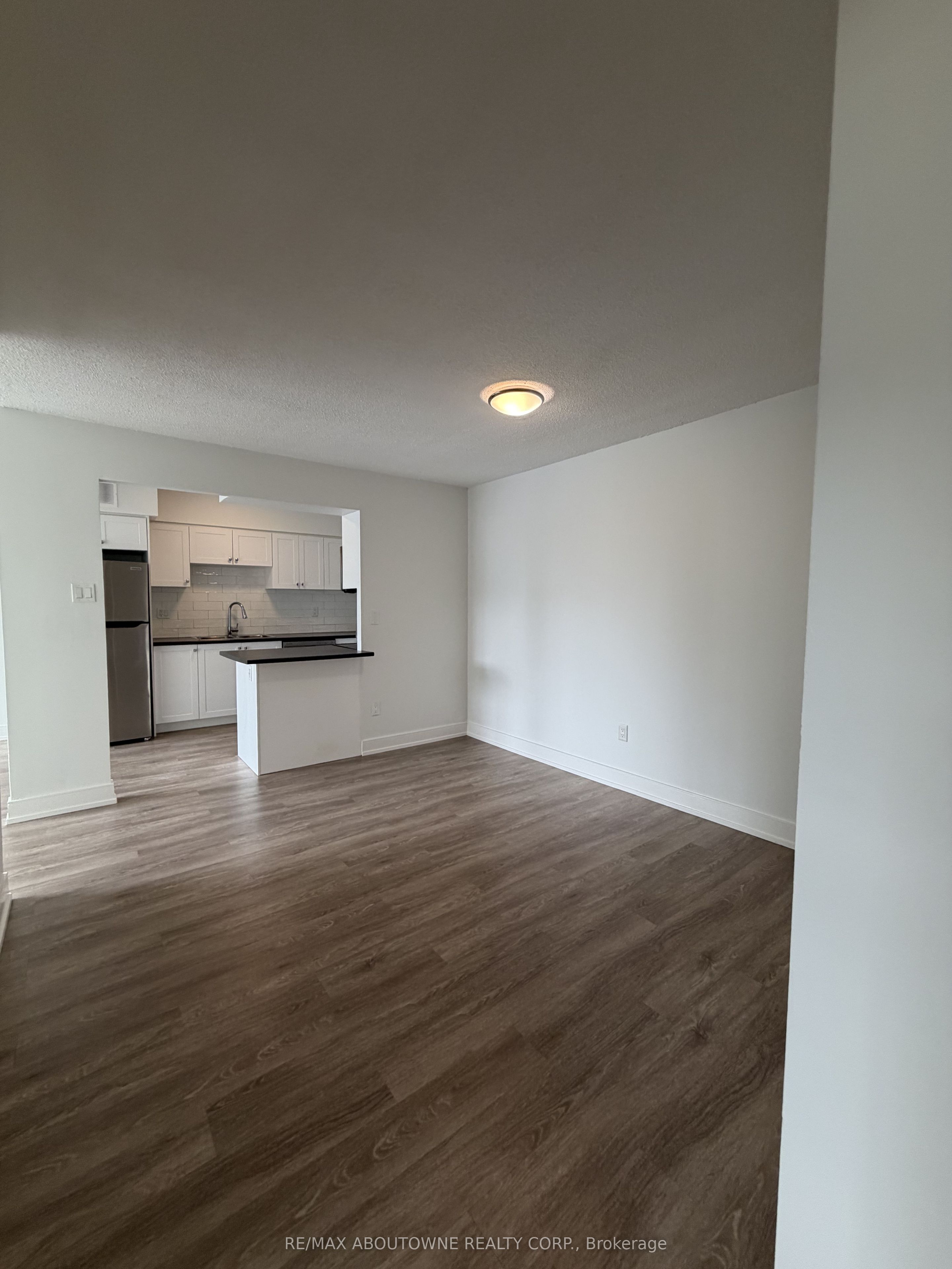 145 Wellington Street W 602, Aurora, ON L4G 2N9 photo 5