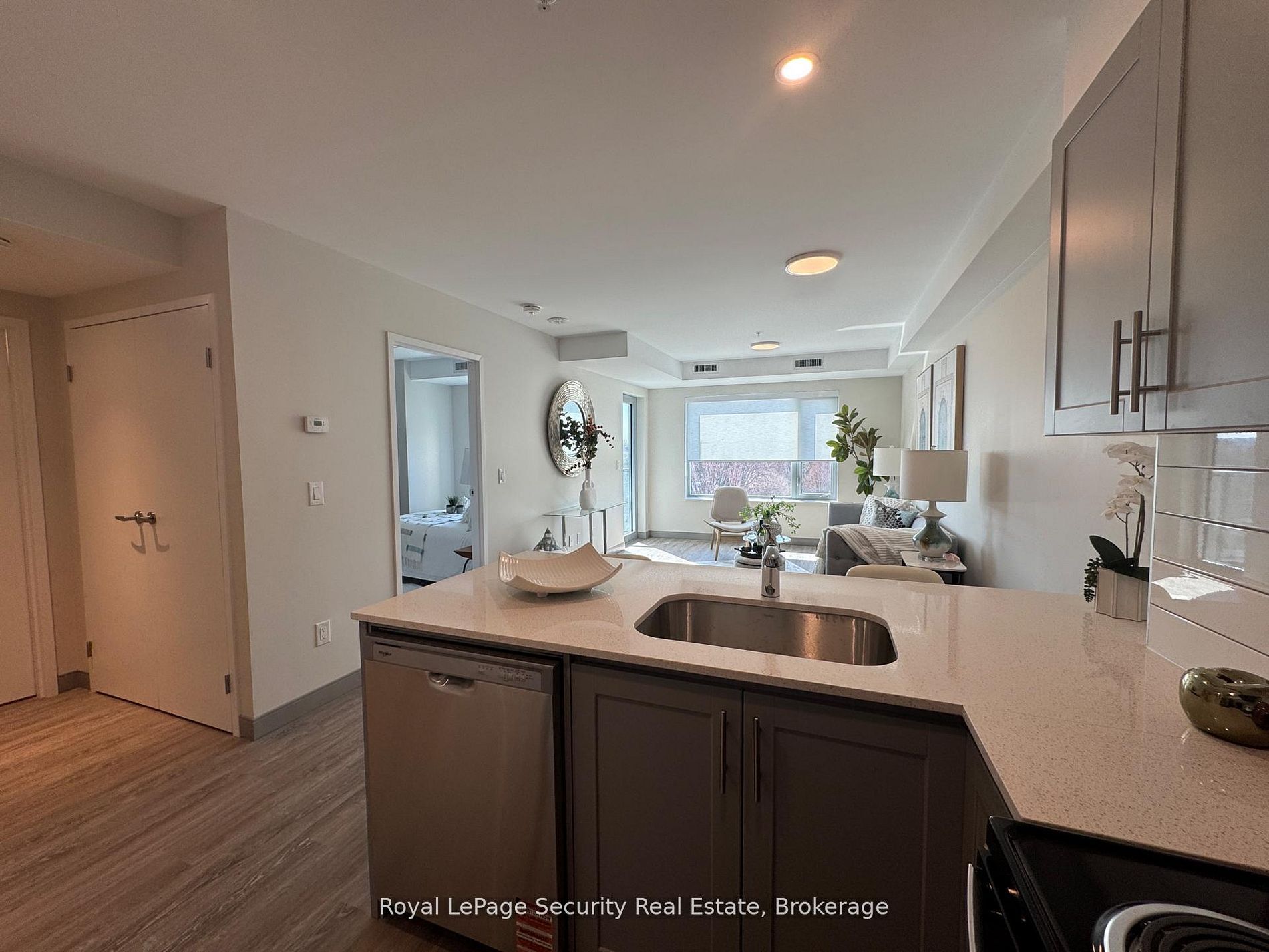 1015 Innisfil Beach Road 305, Innisfil, ON L9S 1T3 photo 4