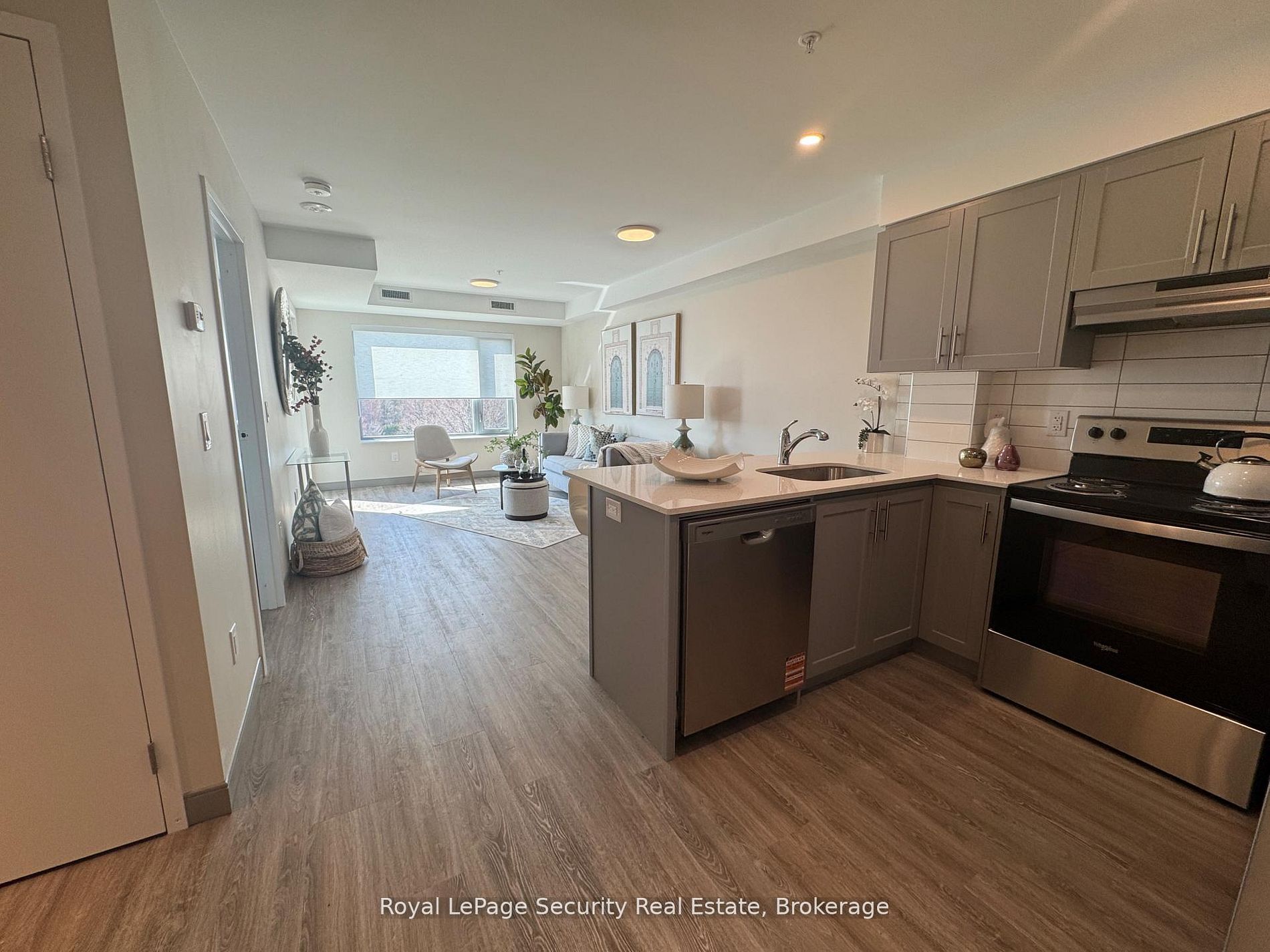 1015 Innisfil Beach Road 306, Innisfil, ON L9S 1T3 photo 5