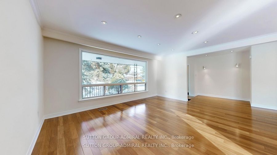 129 Crestwood Road Upper, Vaughan, ON L4J 1A7 photo 3