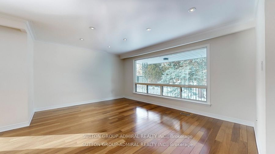 129 Crestwood Road Upper, Vaughan, ON L4J 1A7 photo 4