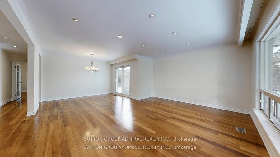 129 Crestwood Road Upper, Vaughan, ON L4J 1A7 photo 5