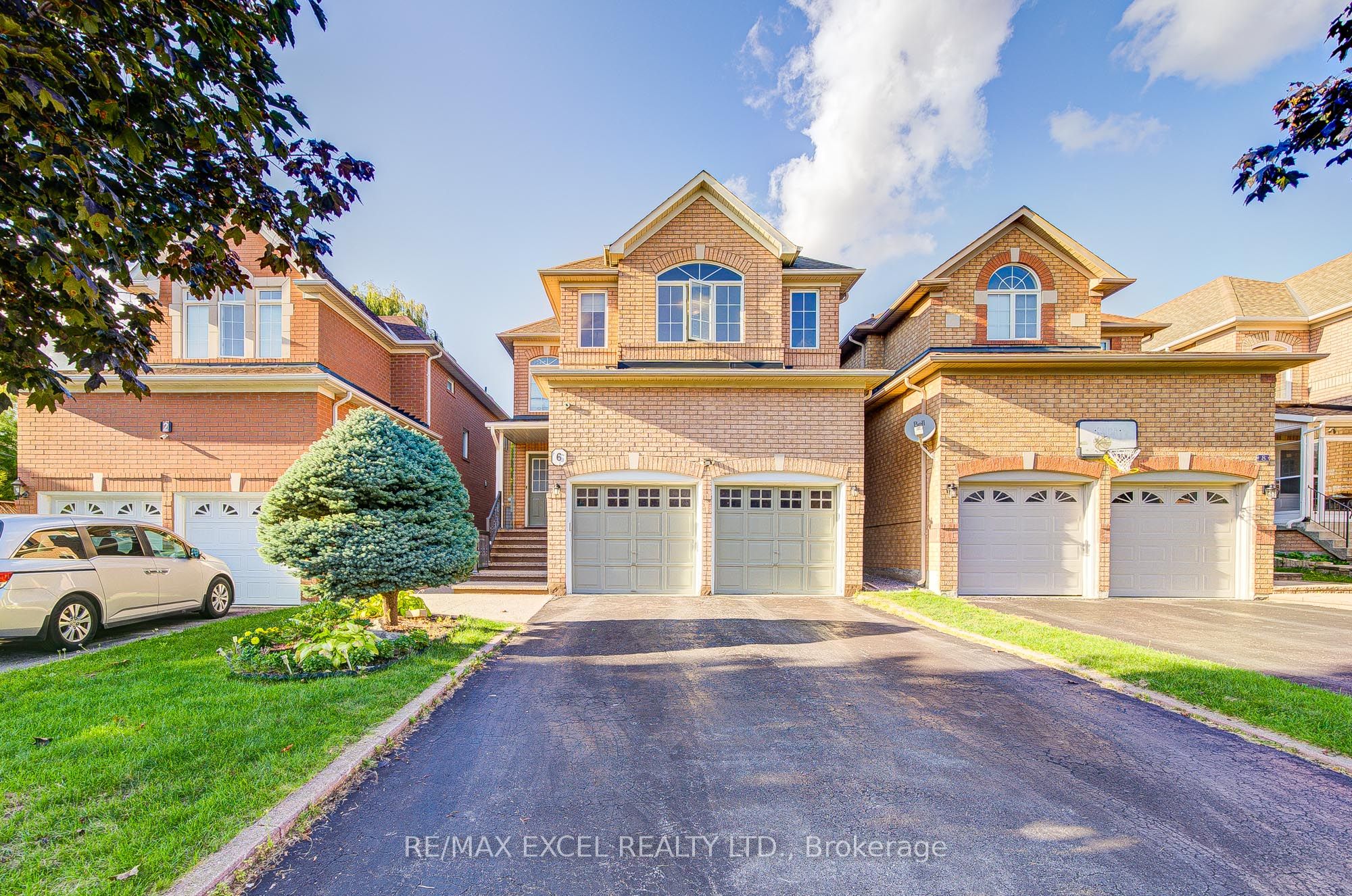6 Sapphire Drive, Richmond Hill, ON L4S 2E4 photo 2