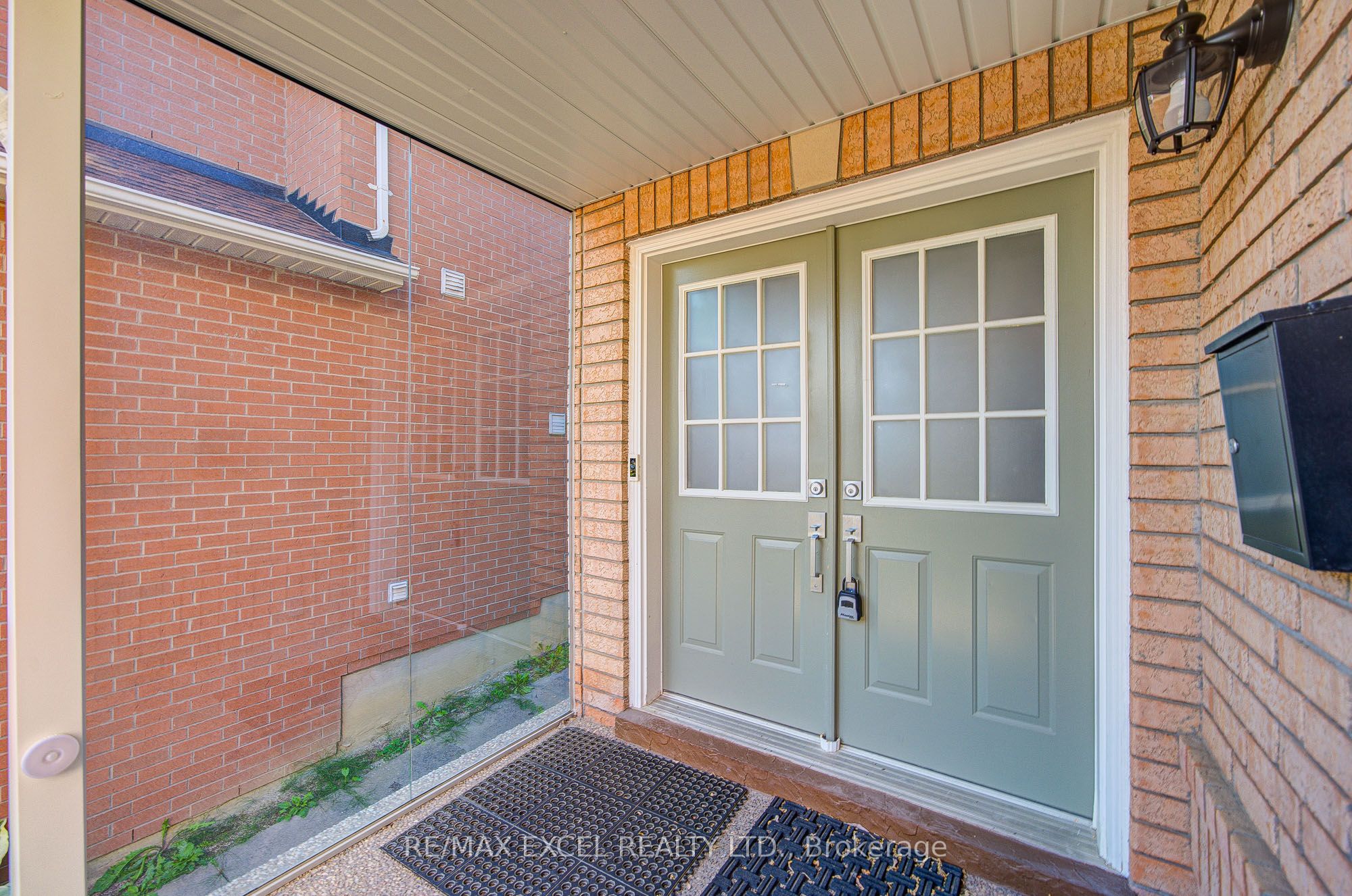 6 Sapphire Drive, Richmond Hill, ON L4S 2E4 photo 4