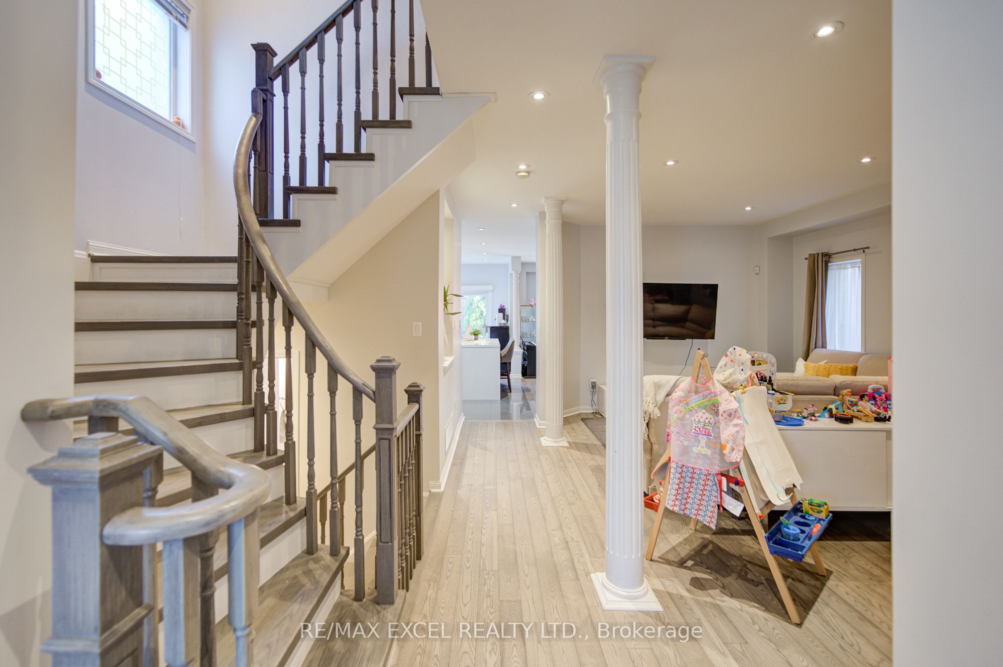 6 Sapphire Drive, Richmond Hill, ON L4S 2E4 photo 5