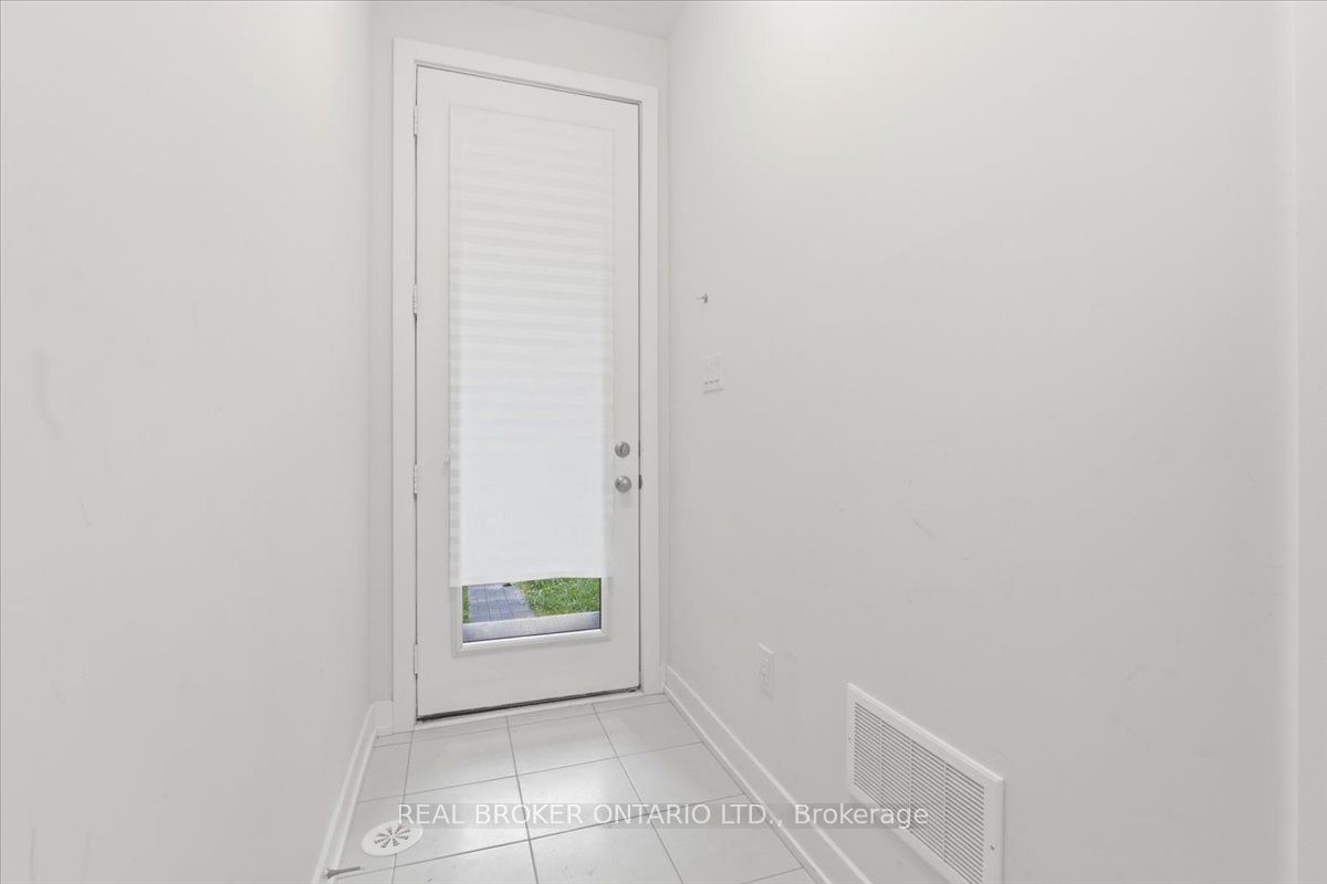112 Stauffer Crescent, Markham, ON L6B 1R1 photo 3