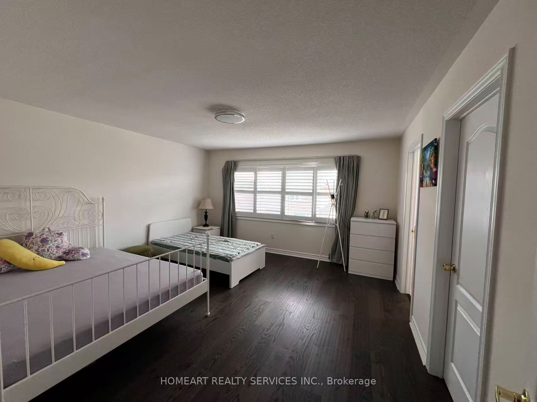 15 Grayleaf Drive, Whitchurch-Stouffville, ON L4A 1S8 photo 2