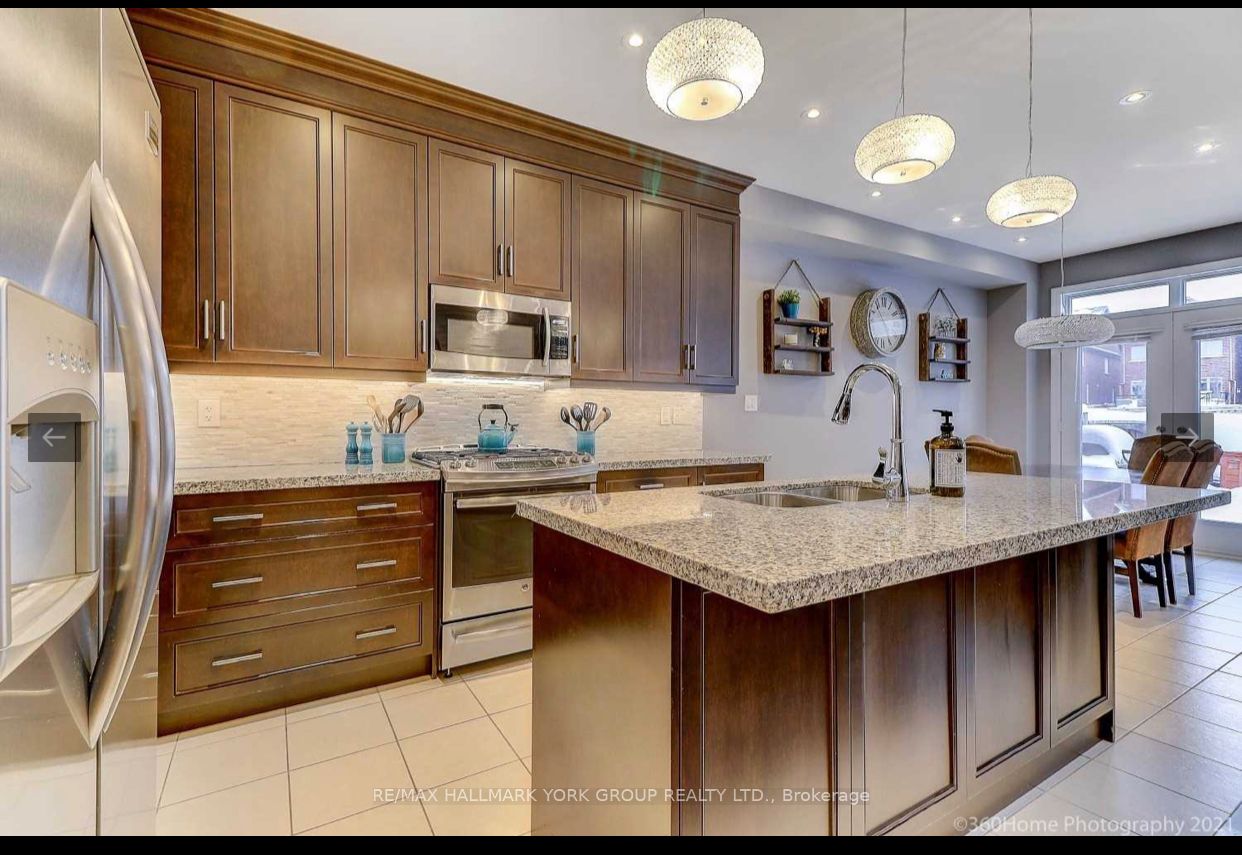 63 Alex Campbell Cres Drive, King, ON L7B 0C1 photo 2