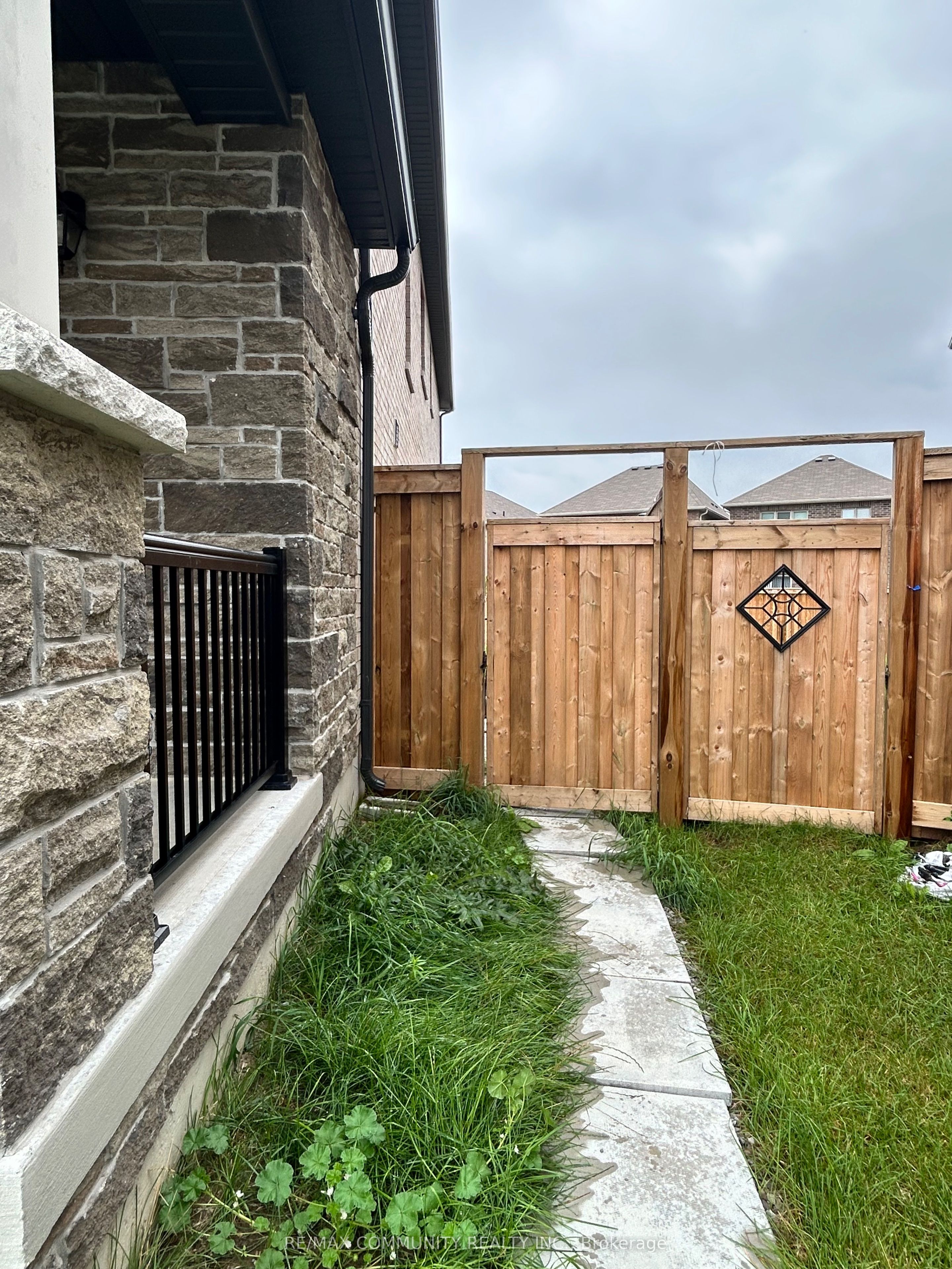 30 Red Blossom Court Basement, Whitchurch-Stouffville, ON L4A 4V1 photo 2