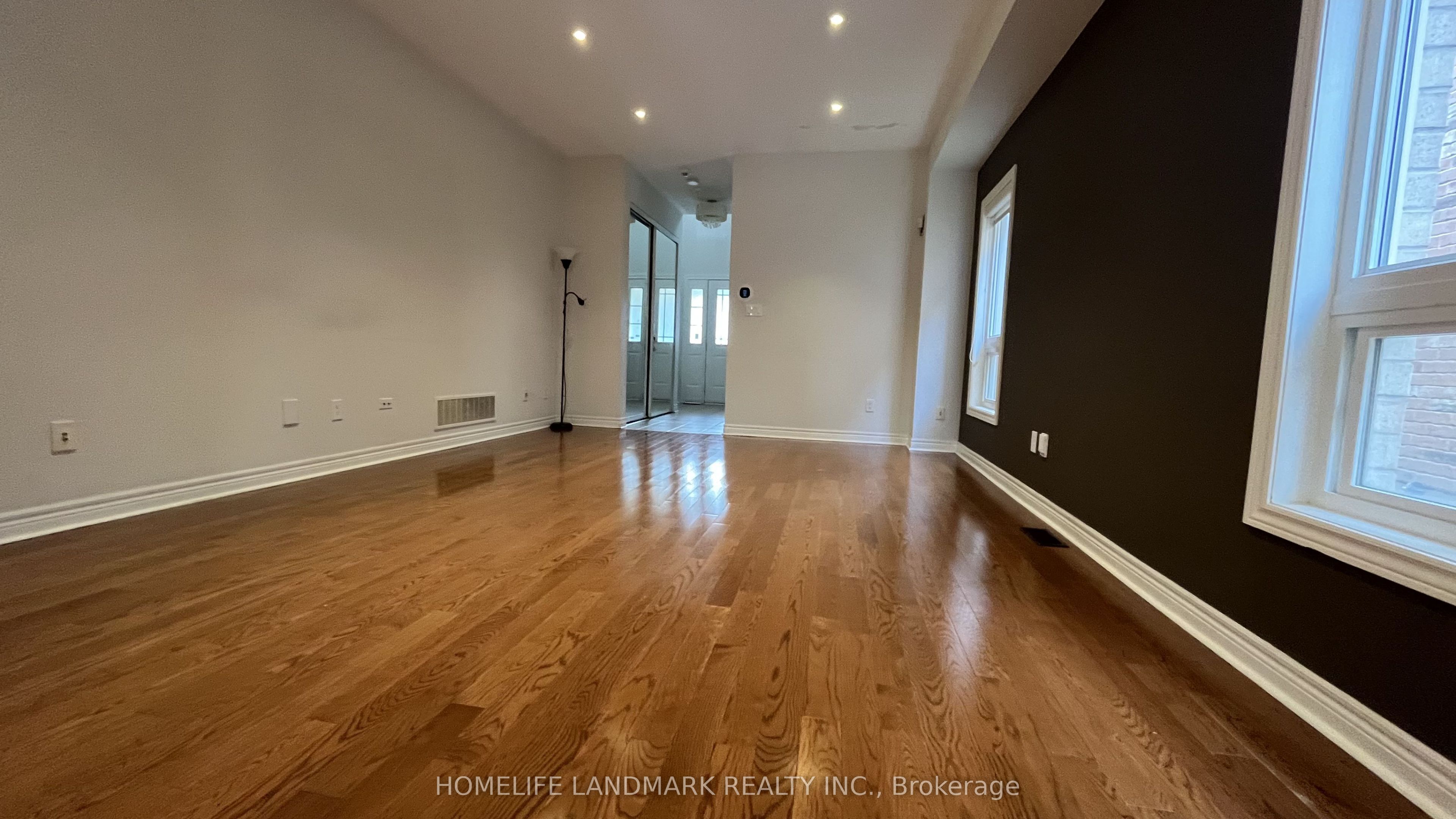 26 Brumstead Drive, Richmond Hill, ON L4E 0C5 photo 2