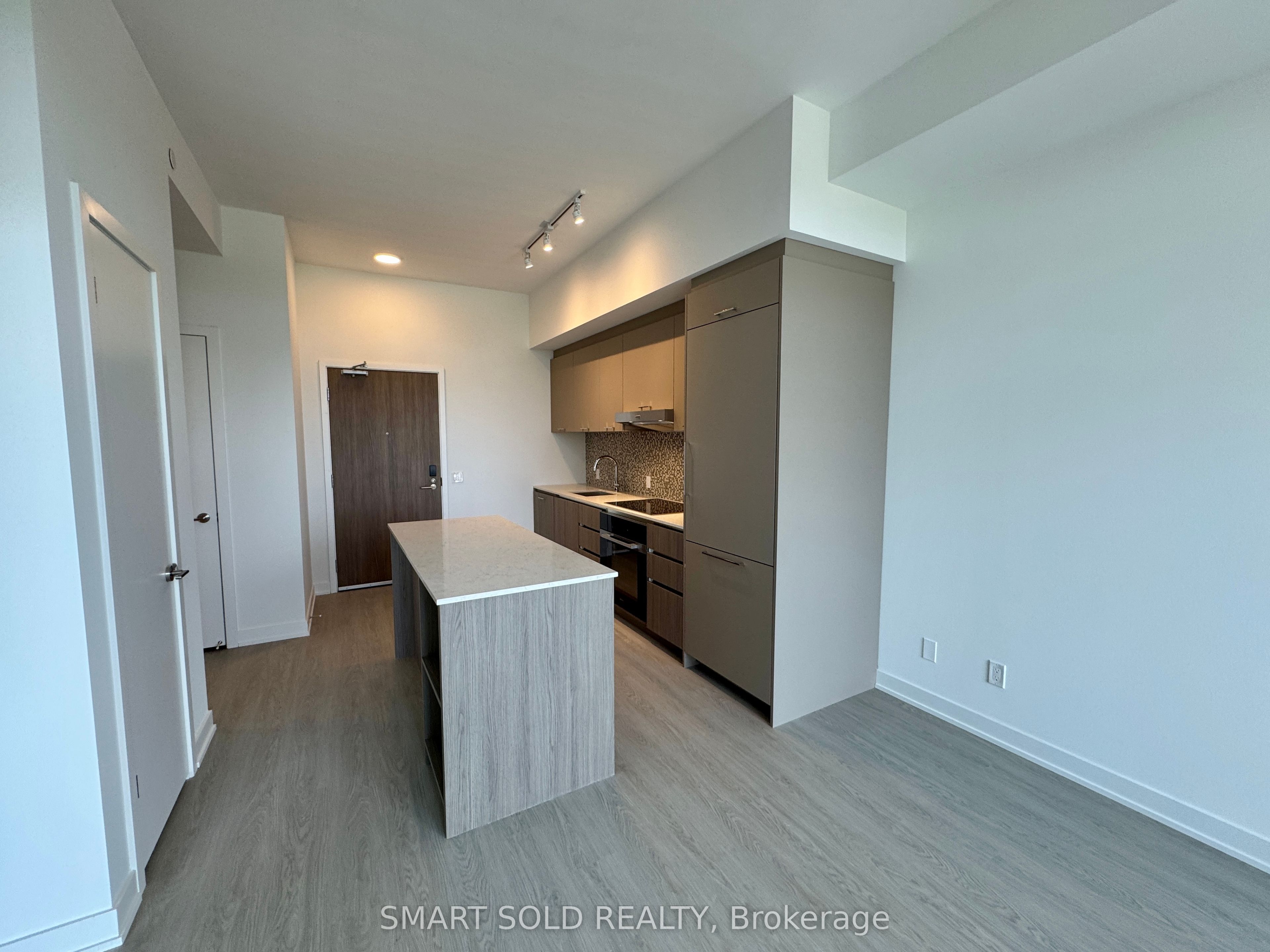 8188 Yonge Street 520, Vaughan, ON L4J 0M2 photo 4