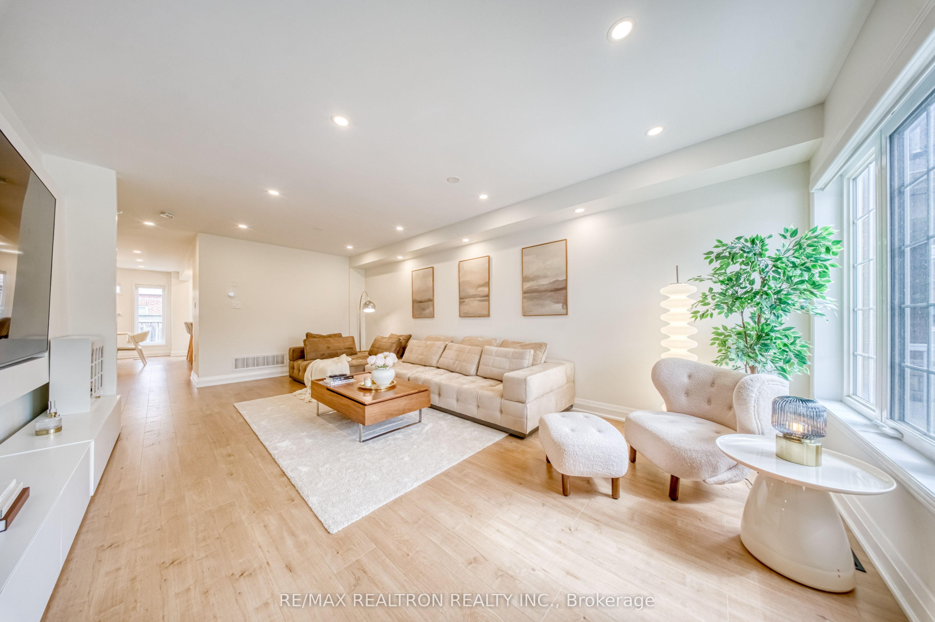 12 Quattro Avenue, Richmond Hill, ON L4E 0S5 photo 2
