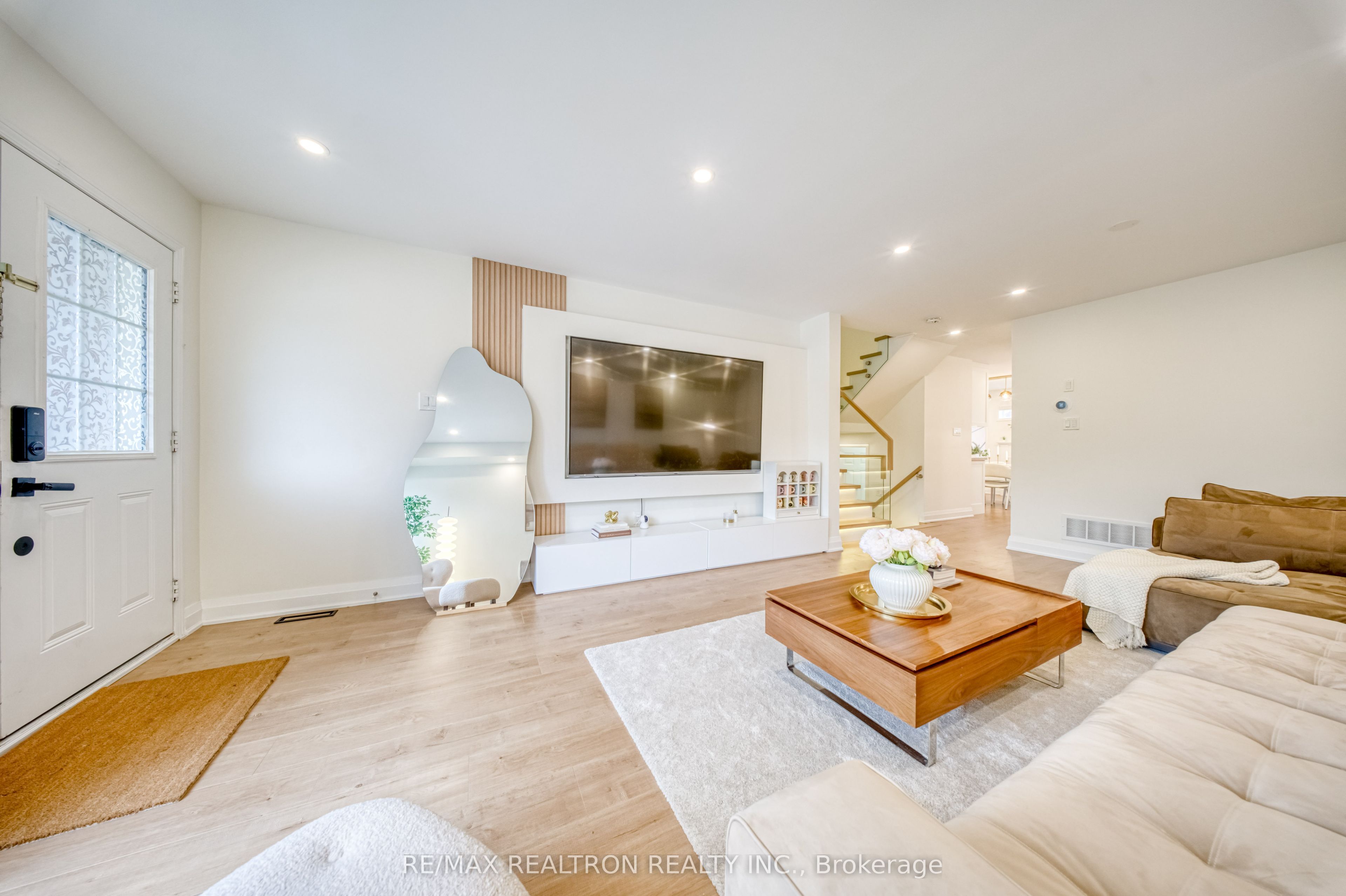 12 Quattro Avenue, Richmond Hill, ON L4E 0S5 photo 3