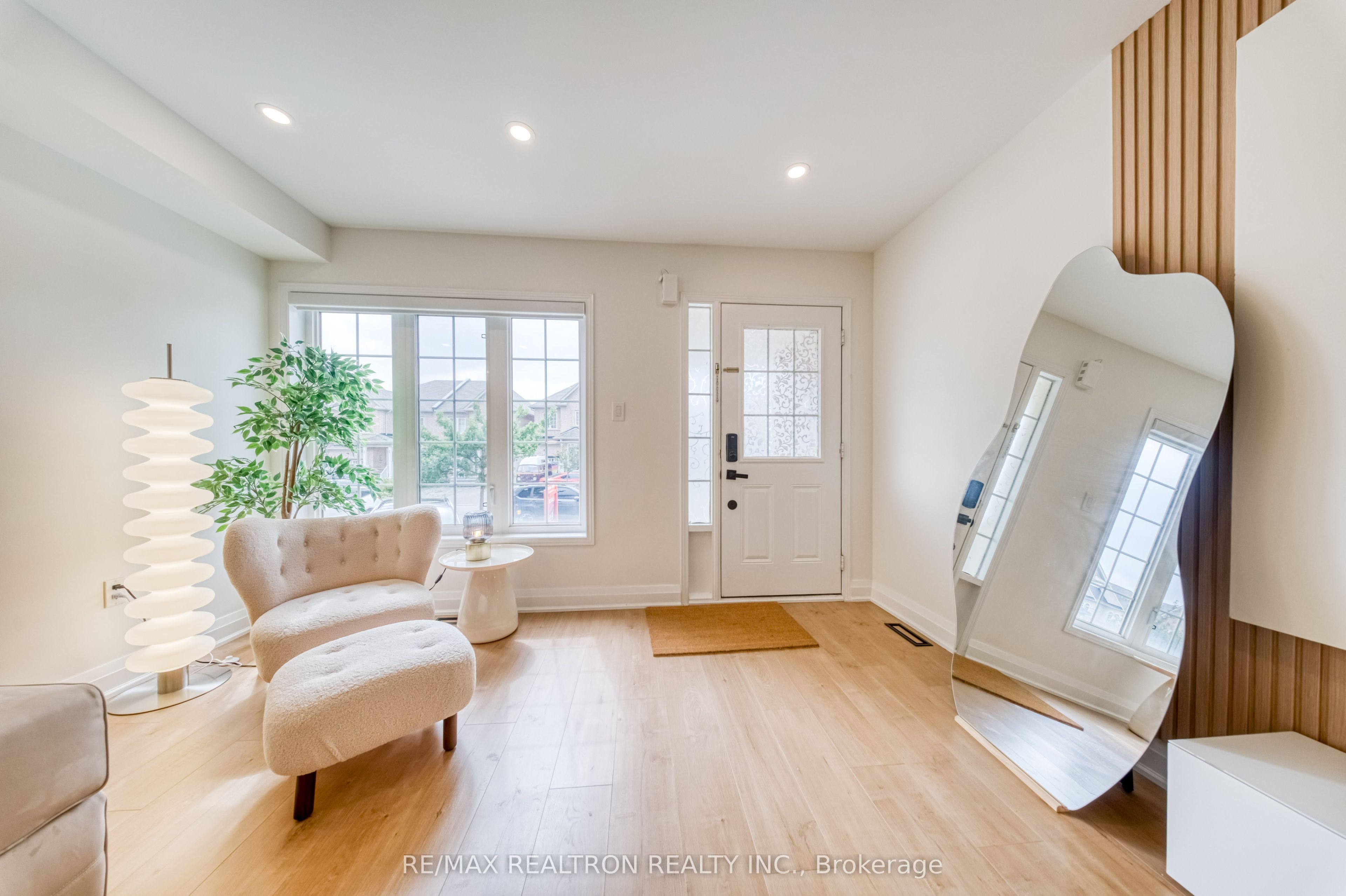 12 Quattro Avenue, Richmond Hill, ON L4E 0S5 photo 4