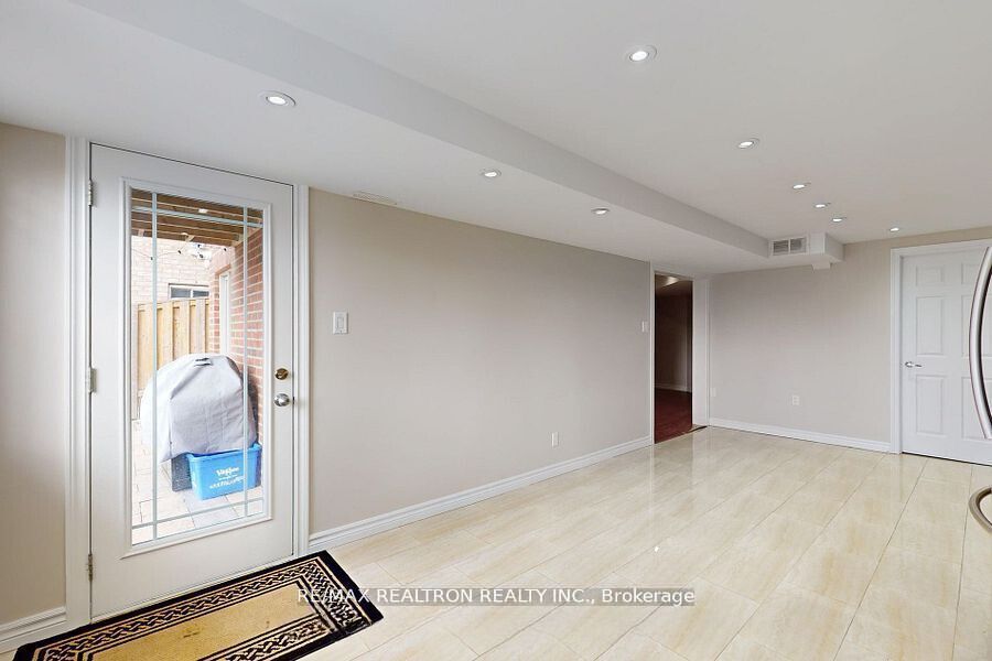 179 Armstrong Crescent, Bradford West Gwillimbury, ON L3Z 2A4 photo 5