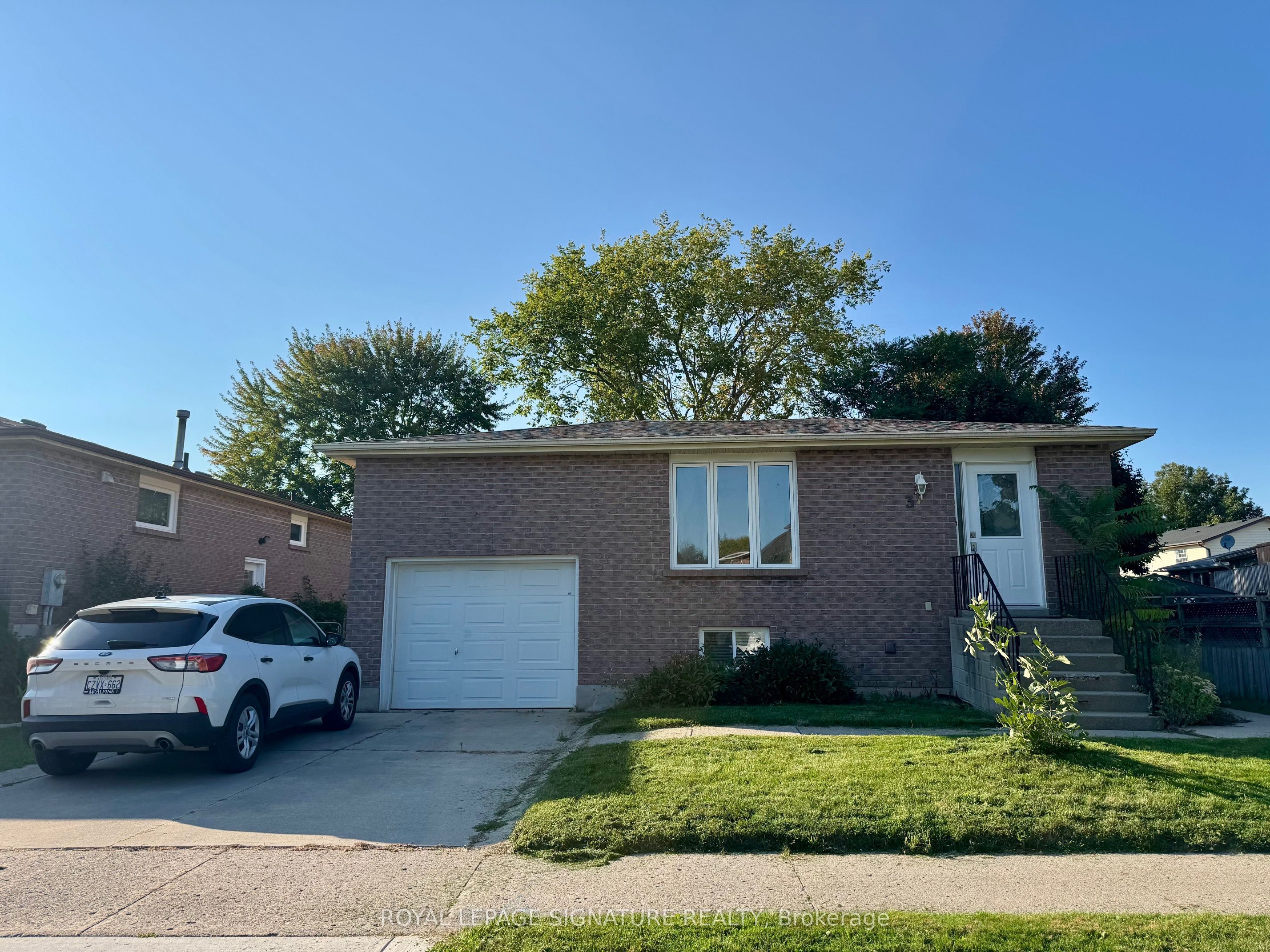 37 Ondrey Street, Bradford West Gwillimbury, ON L3Z 2W9