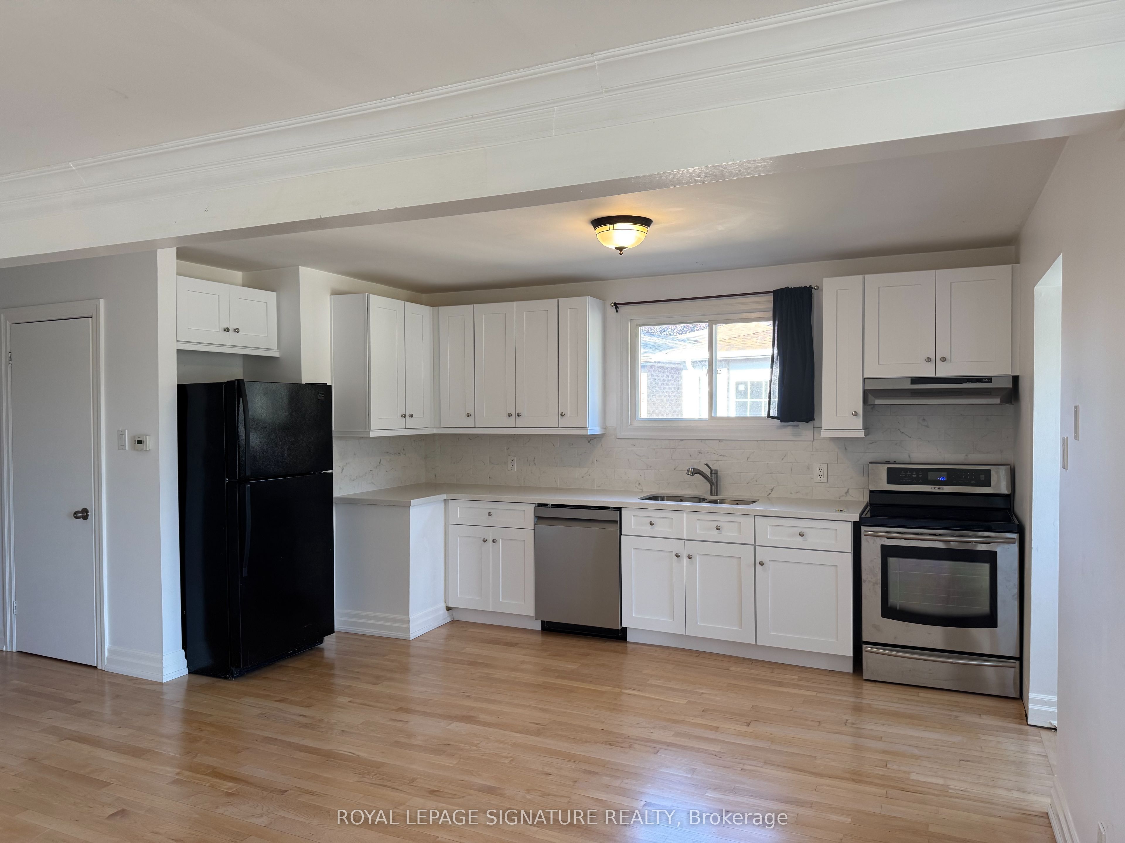 37 Ondrey Street, Bradford West Gwillimbury, ON L3Z 2W9 photo 2