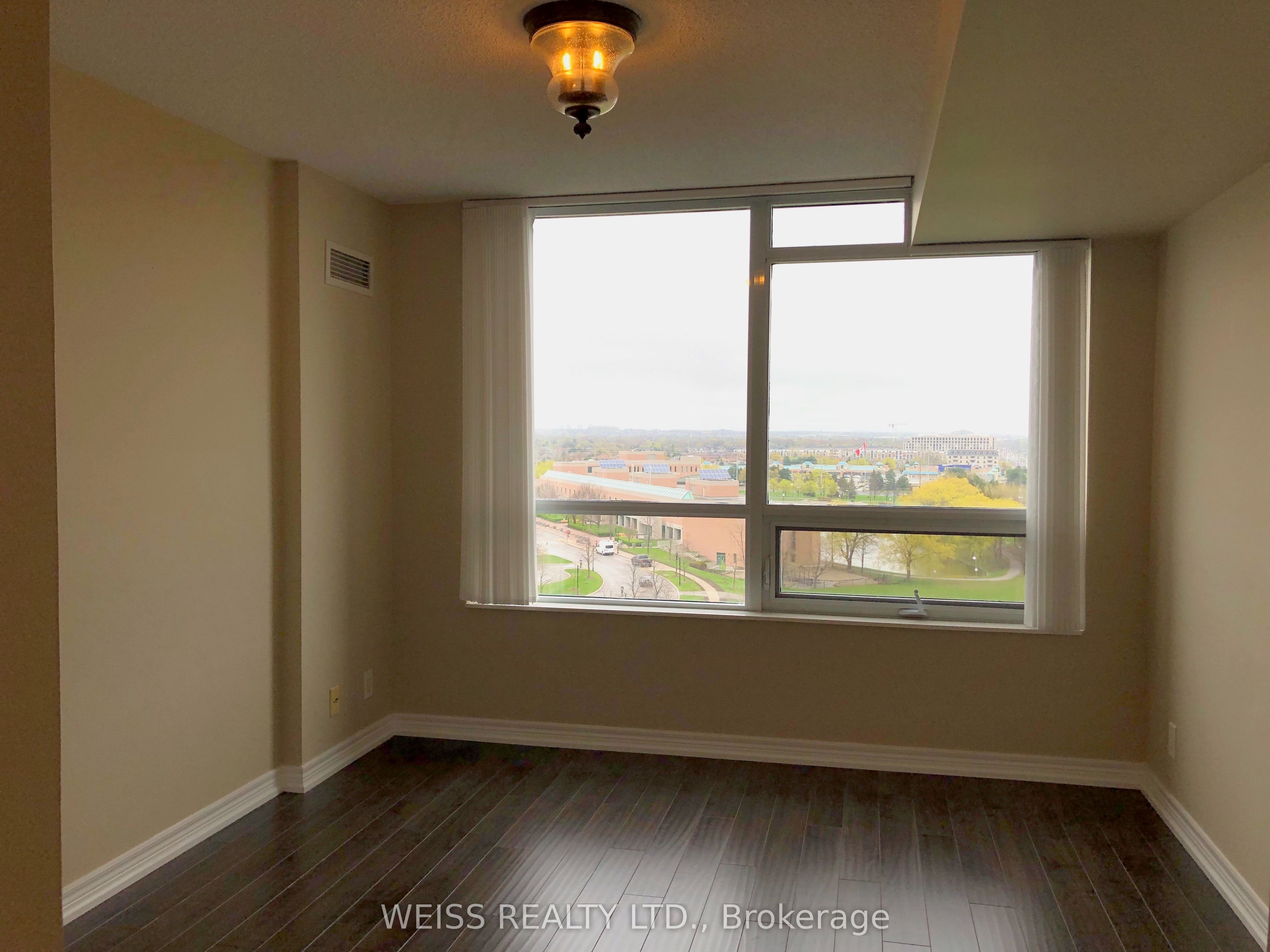 33 Cox Boulevard E 1023, Markham, ON L3R 8A6 photo 2
