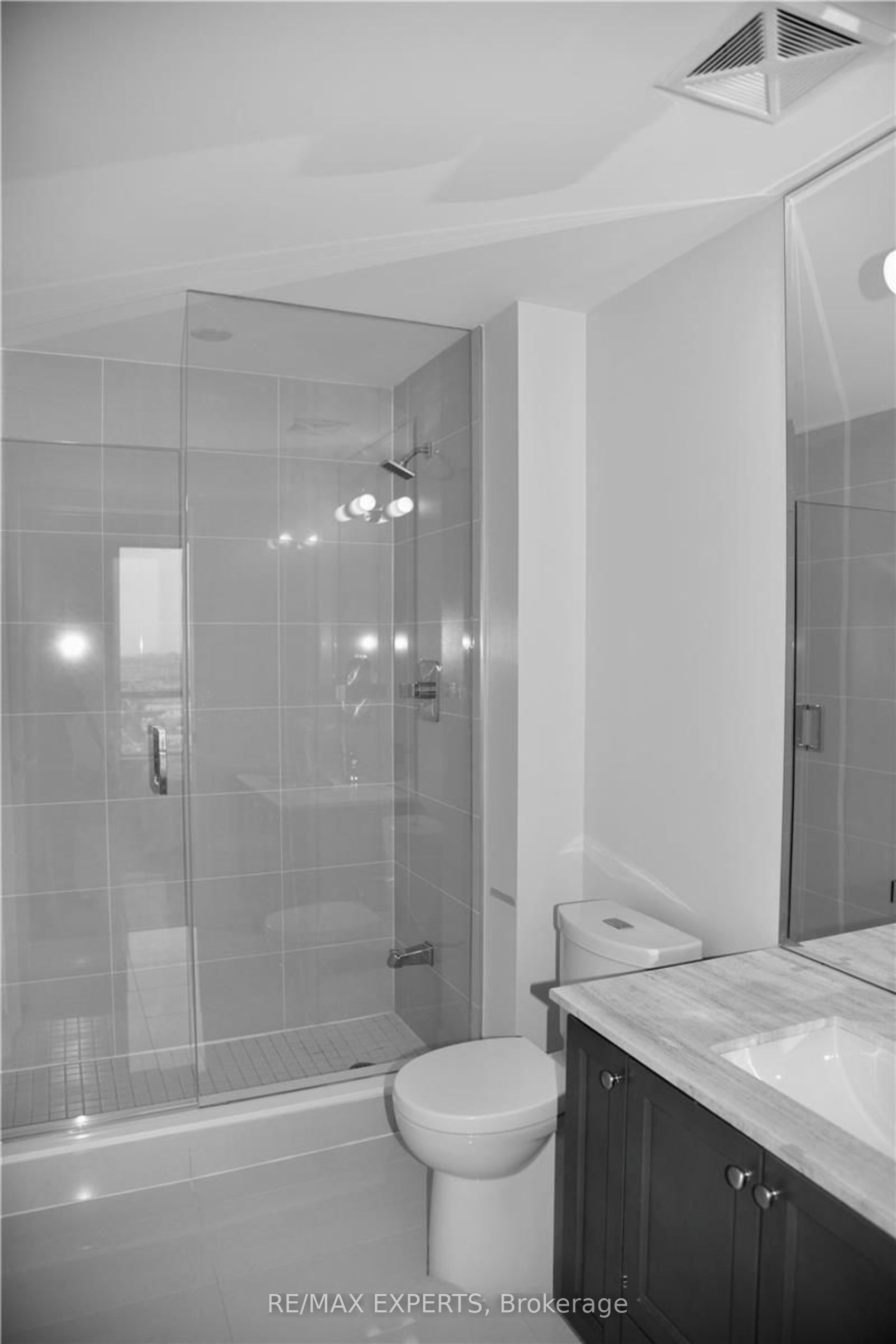 9075 Jane Street 2307, Vaughan, ON L4K 0L7 photo 5