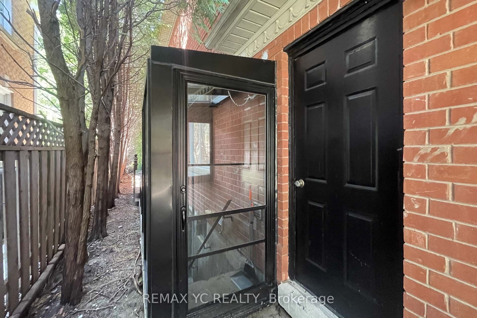 4 Theobalds Circle Lower, Richmond Hill, ON L4C 9E3 photo 3
