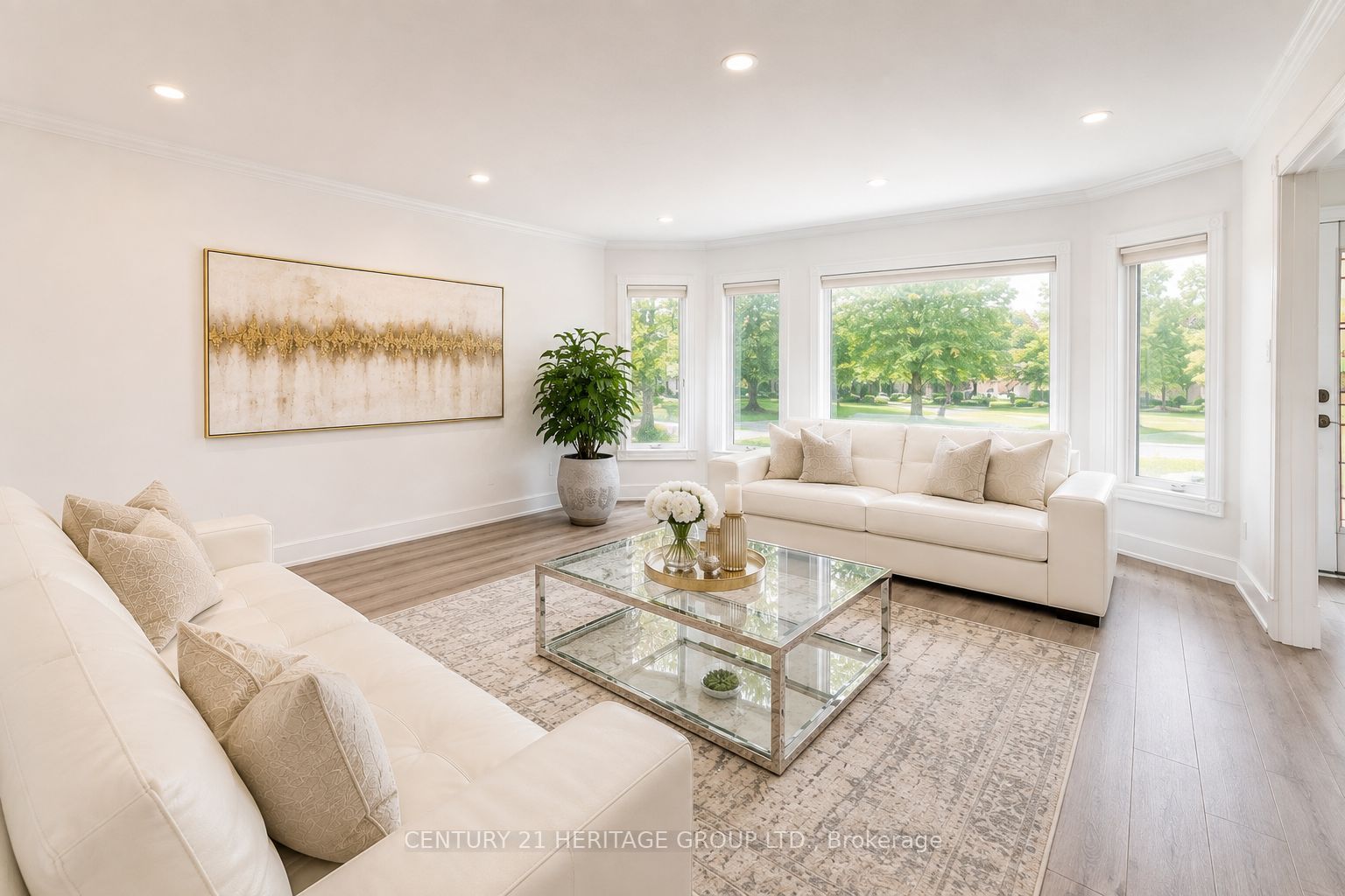 187 Glenway Circle, Newmarket, ON L3Y 7S5 photo 2