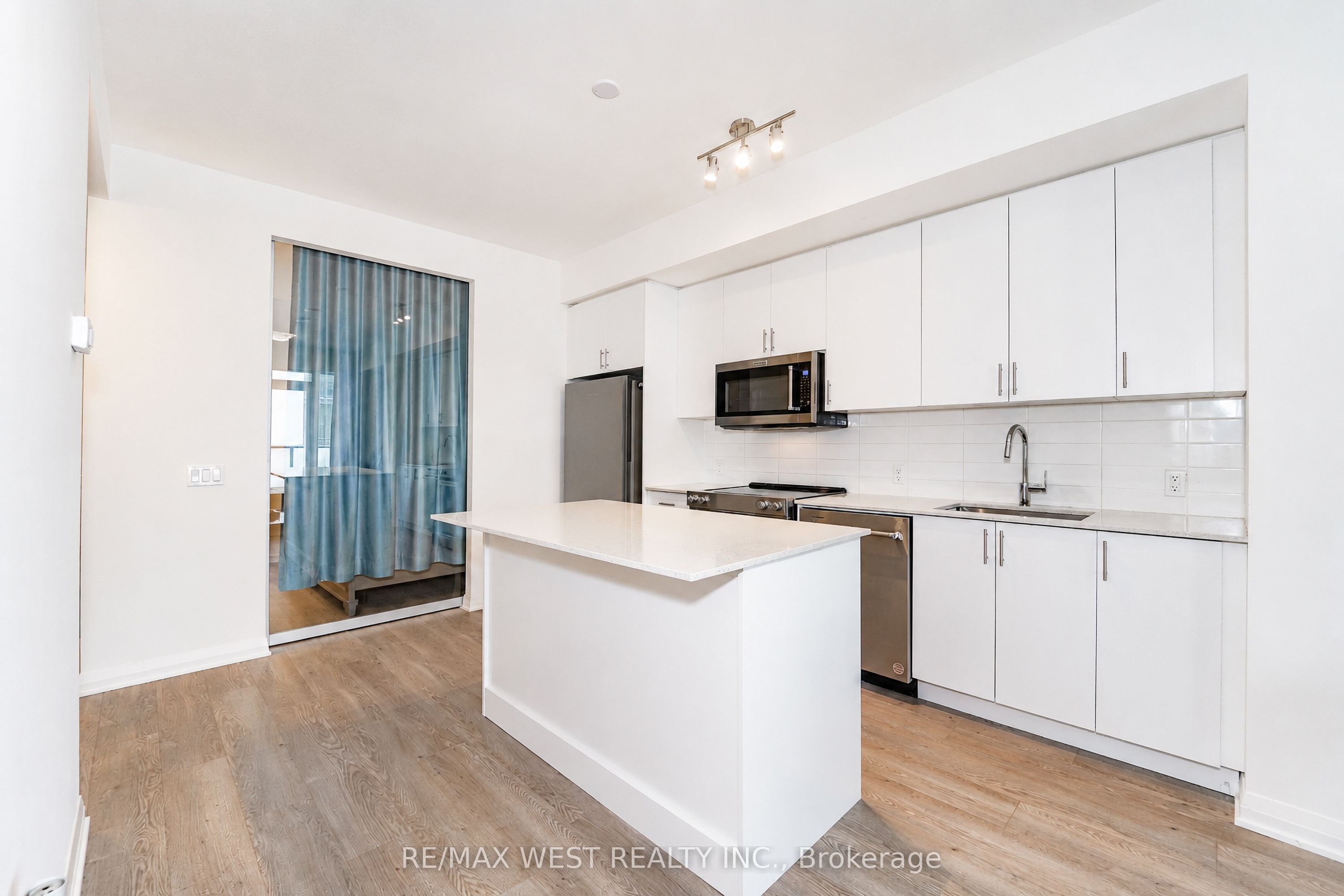 8960 Jane Street 1502, Vaughan, ON L4K 0N9 photo 2