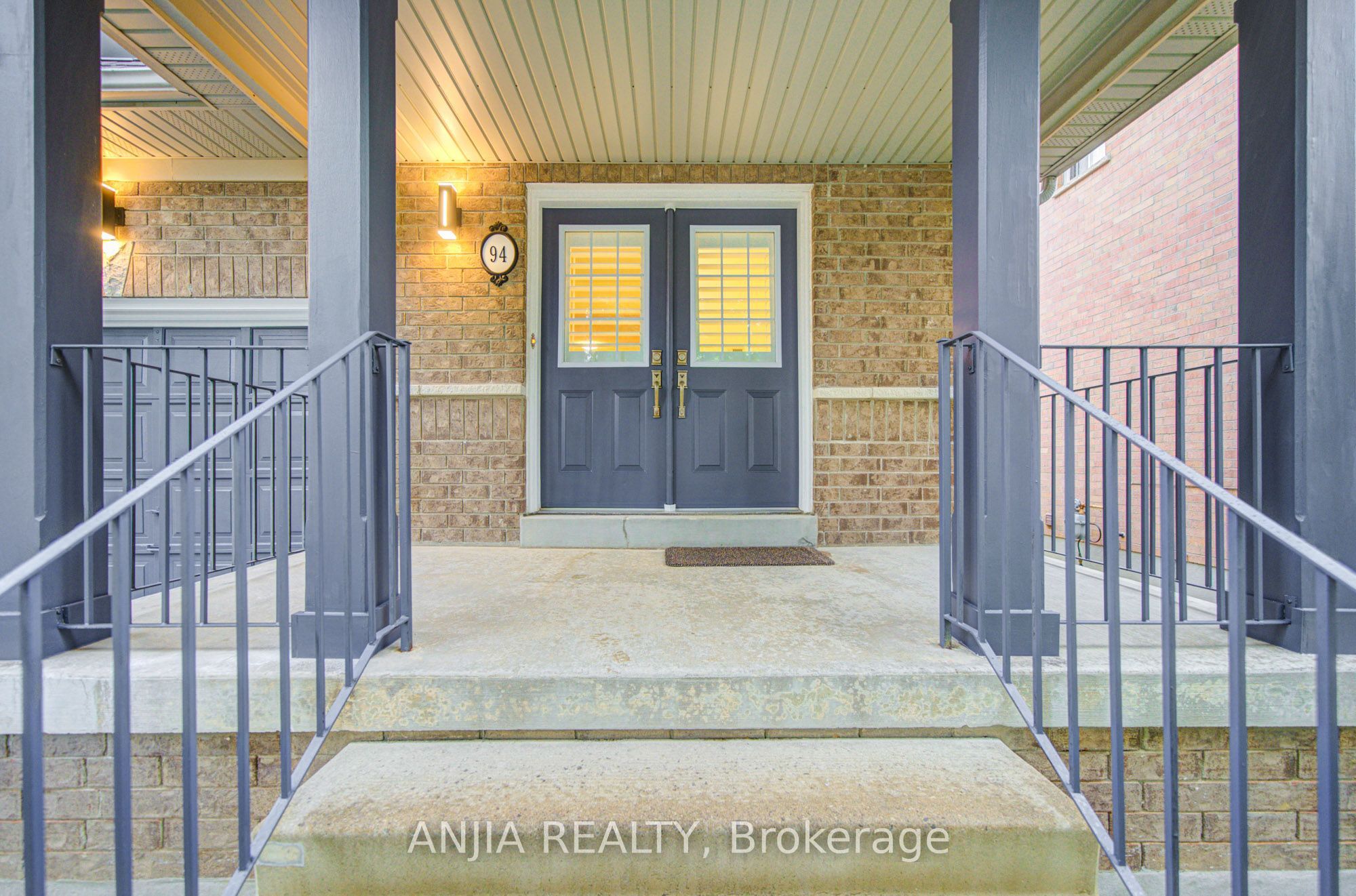 94 Cynthia Jean Street, Markham, ON L6C 2W6 photo 2