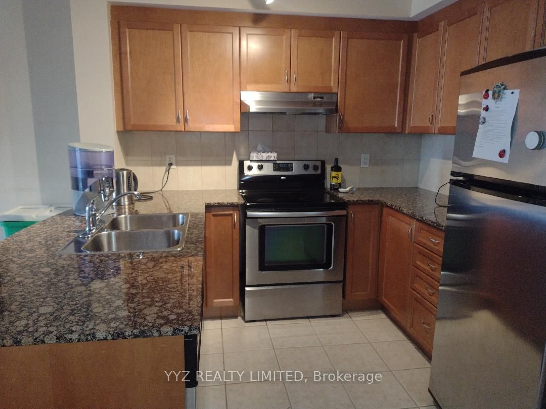 8 Maison Parc Court 202, Vaughan, ON L4J 9K5 photo 3