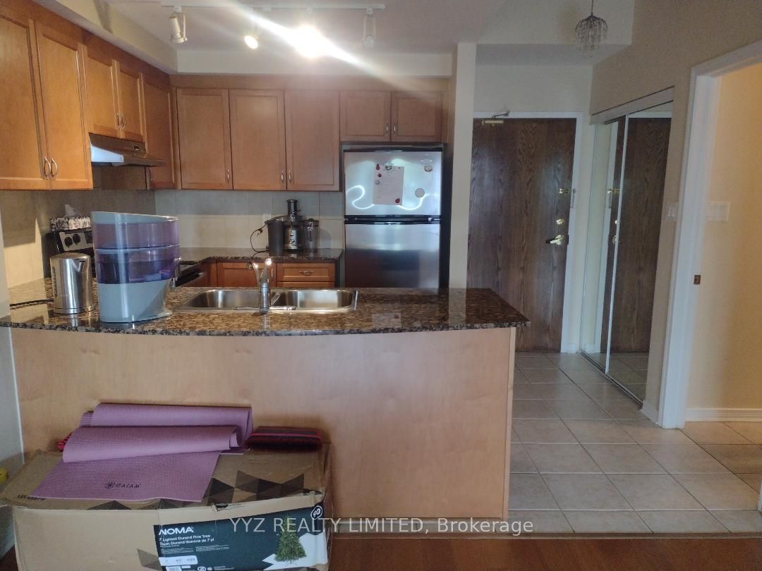 8 Maison Parc Court 202, Vaughan, ON L4J 9K5 photo 4