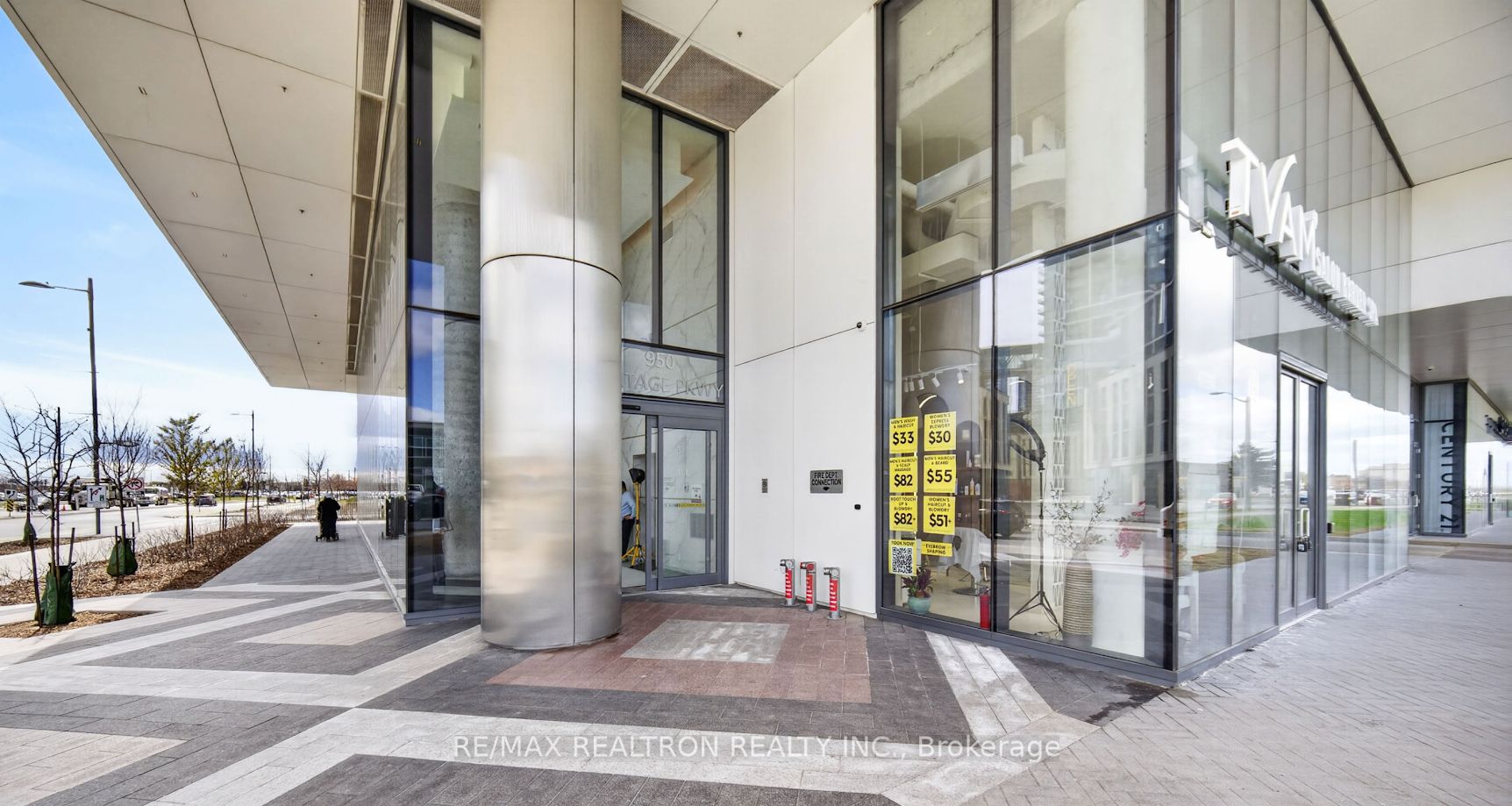 950 Portage Parkway 5615, Vaughan, ON L4K 0J7 photo 2