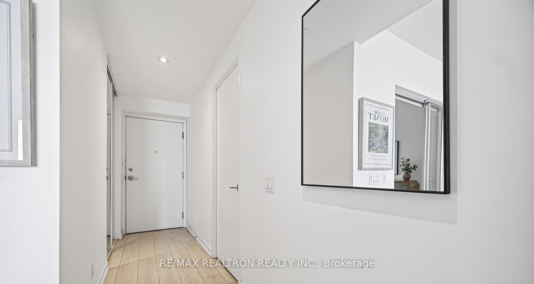 950 Portage Parkway 5615, Vaughan, ON L4K 0J7 photo 5
