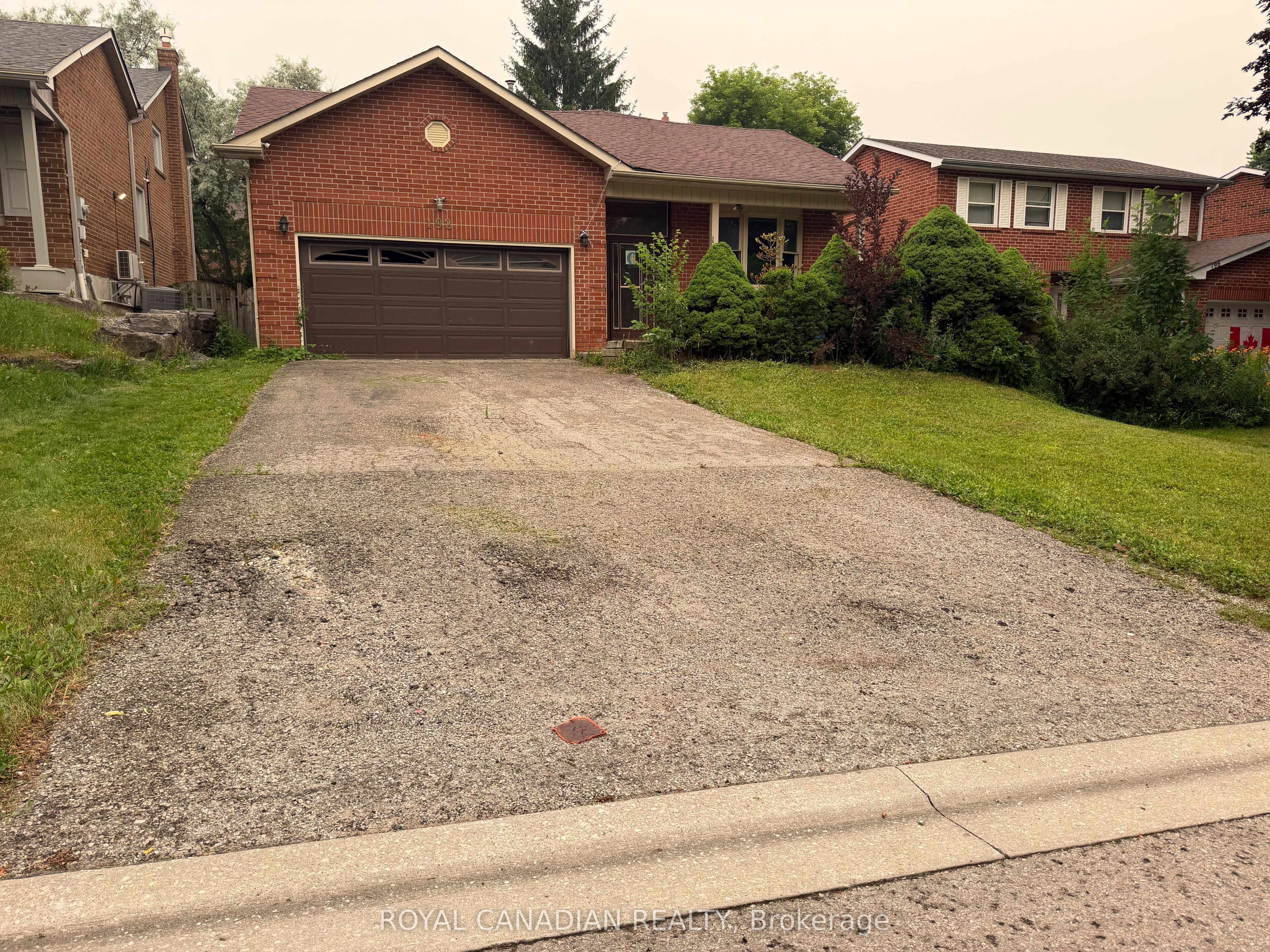 192 Harrison Drive, Newmarket, ON L3Y 6B9 photo 2