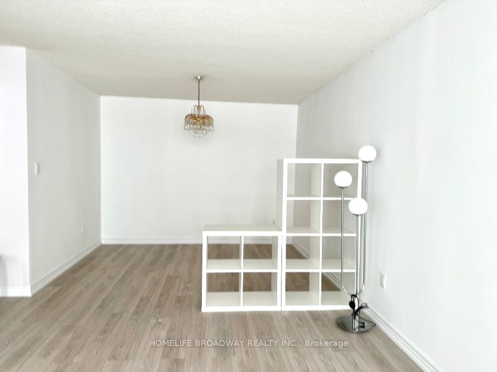 9 Chalmers Road 203, Richmond Hill, ON L4B 3N3 photo 5
