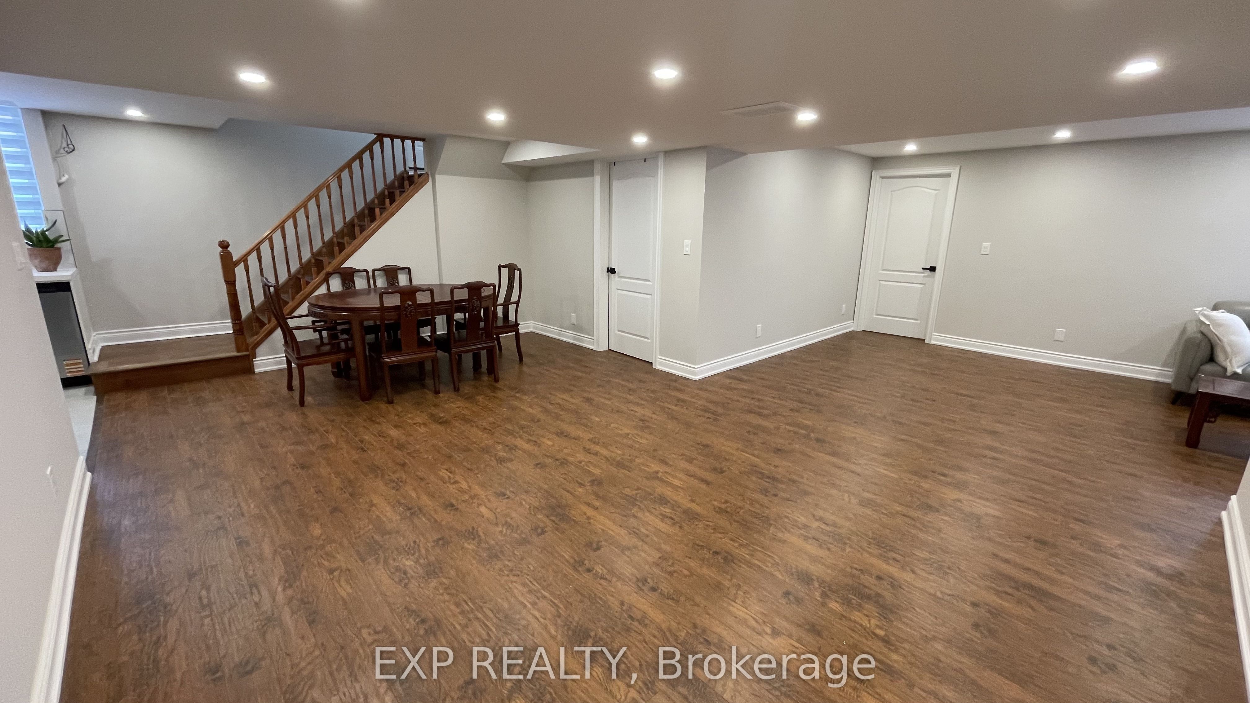 94 Lensmith Drive Basement, Aurora, ON L4G 6R9 photo 4