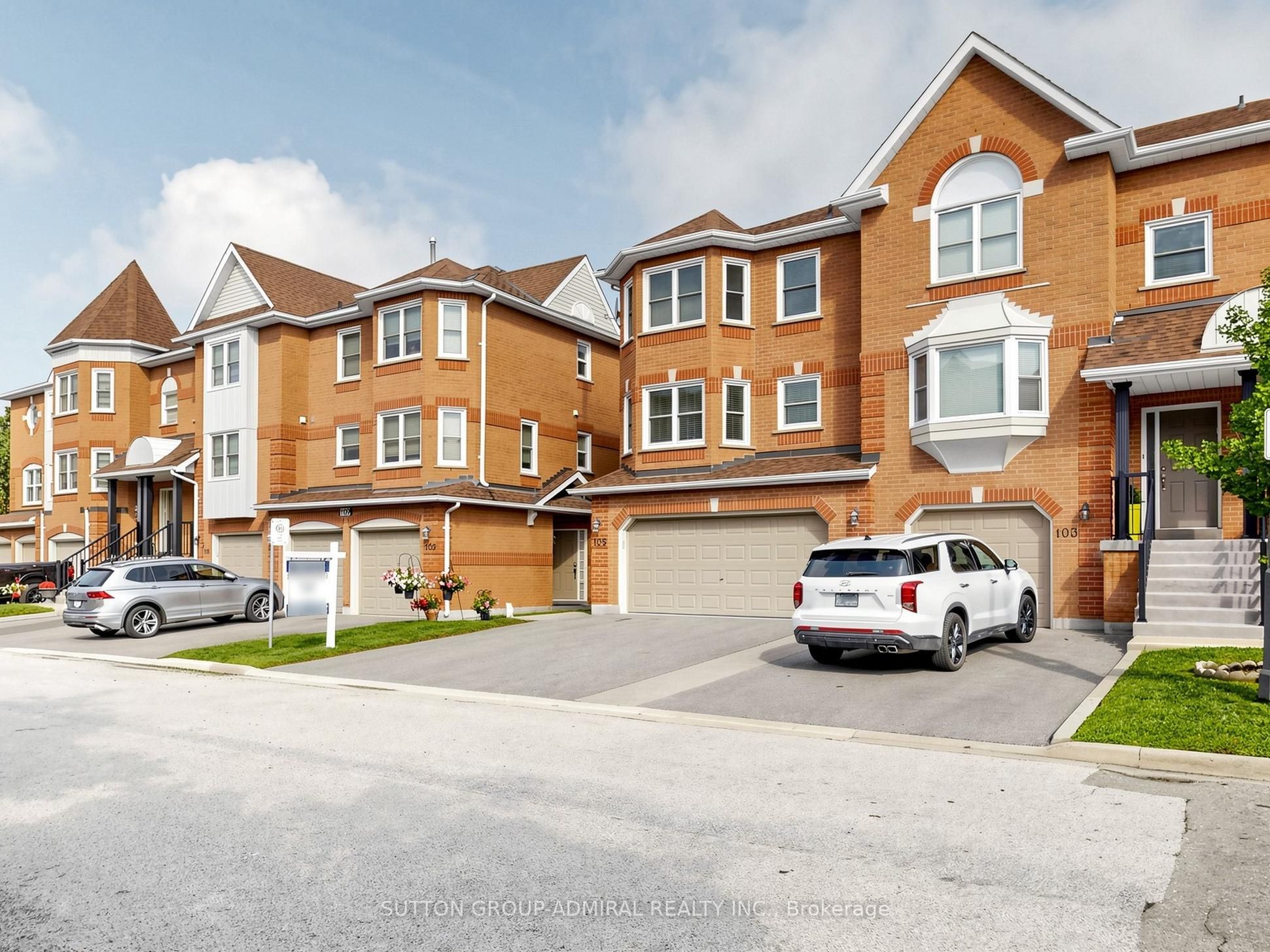 105 Leah Crescent 105, Vaughan, ON L4J 8C4