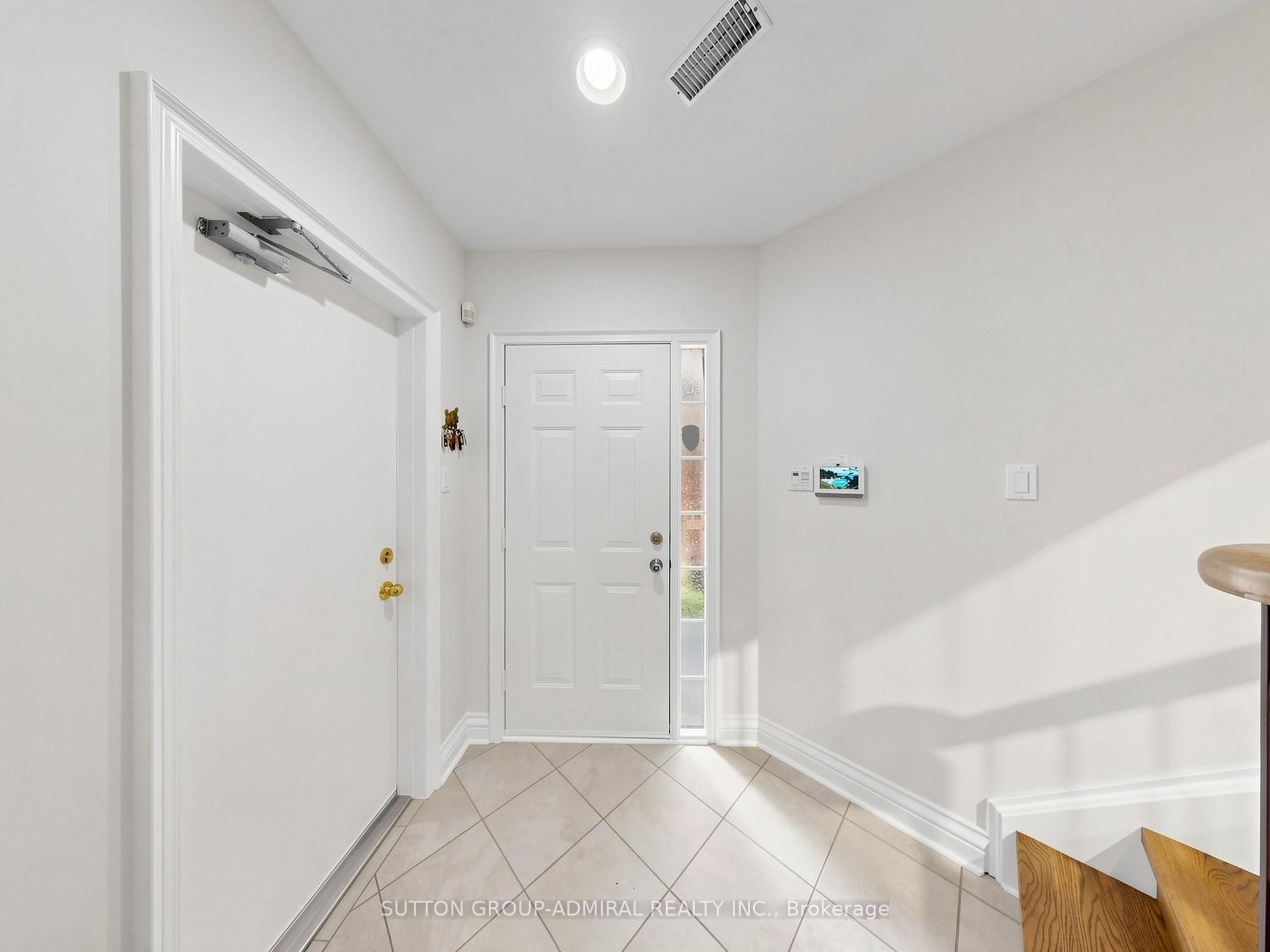 105 Leah Crescent 105, Vaughan, ON L4J 8C4 photo 3