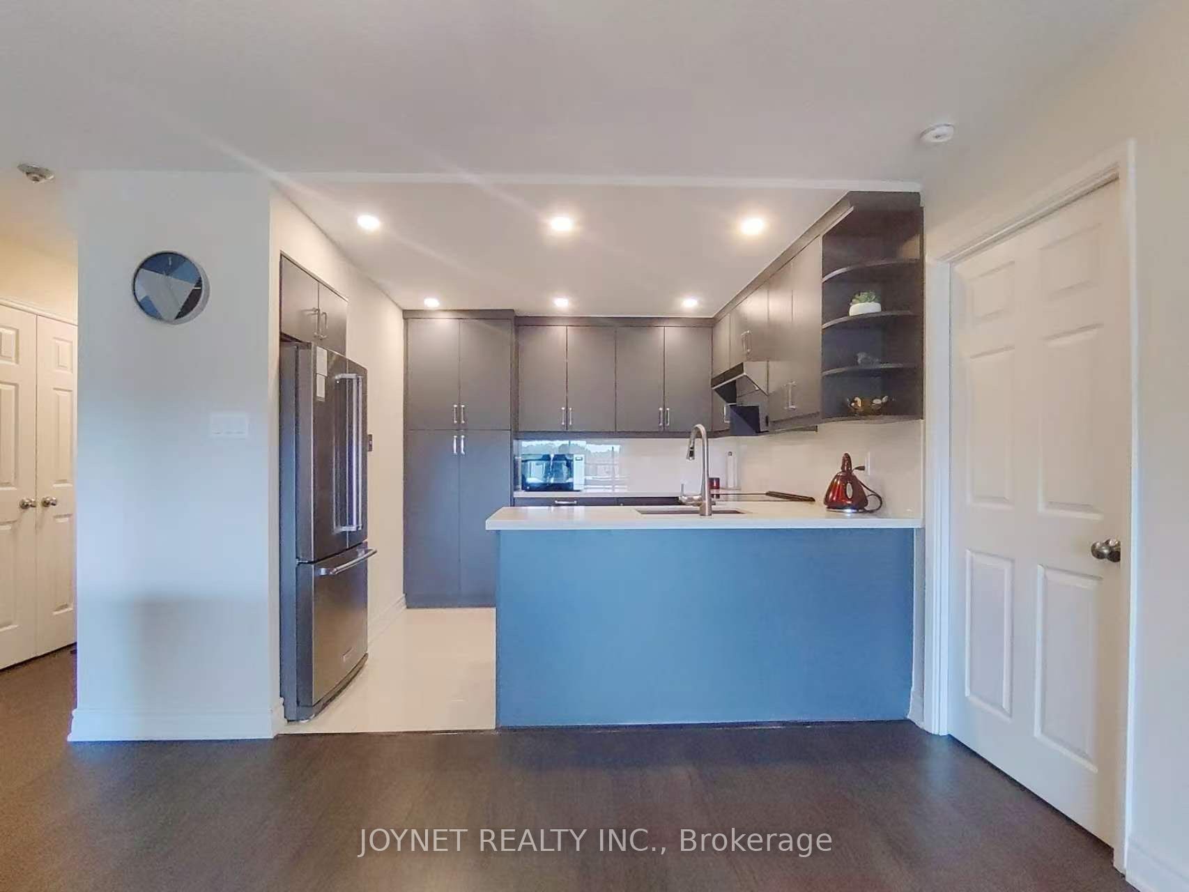 309 Major Mackenzie Drive E 721, Richmond Hill, ON L4C 9V5 photo 3